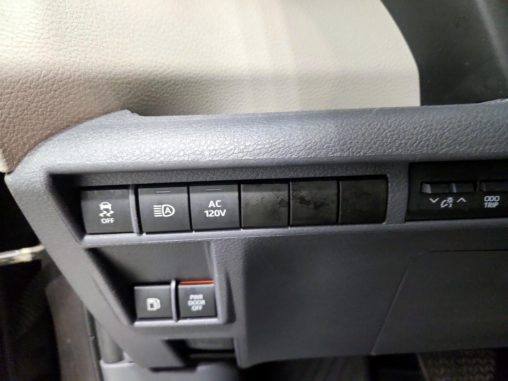 Thumbnail: 2022 Toyota Sienna - 13