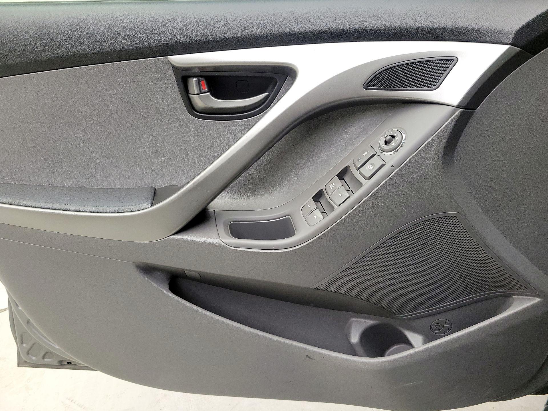 Thumbnail: 2013 Hyundai Elantra - 12