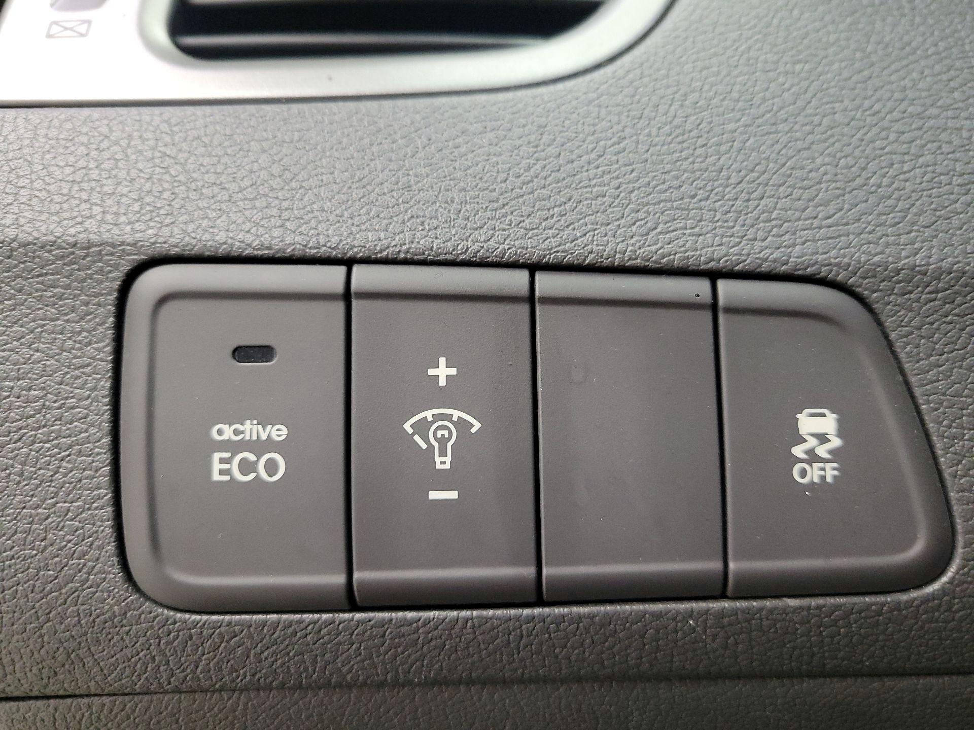 Thumbnail: 2013 Hyundai Elantra - 13