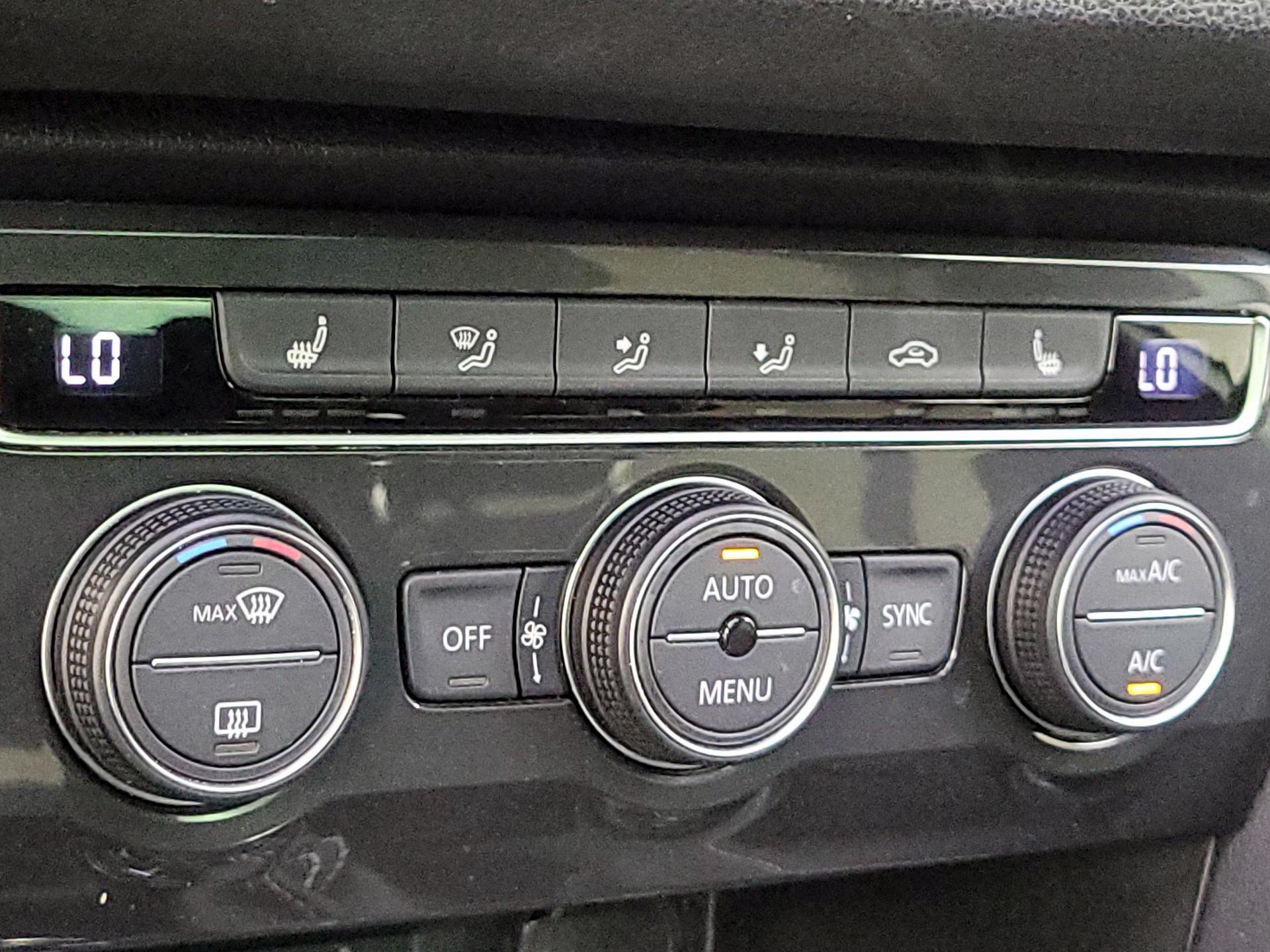 Thumbnail: 2021 Volkswagen Tiguan - 16