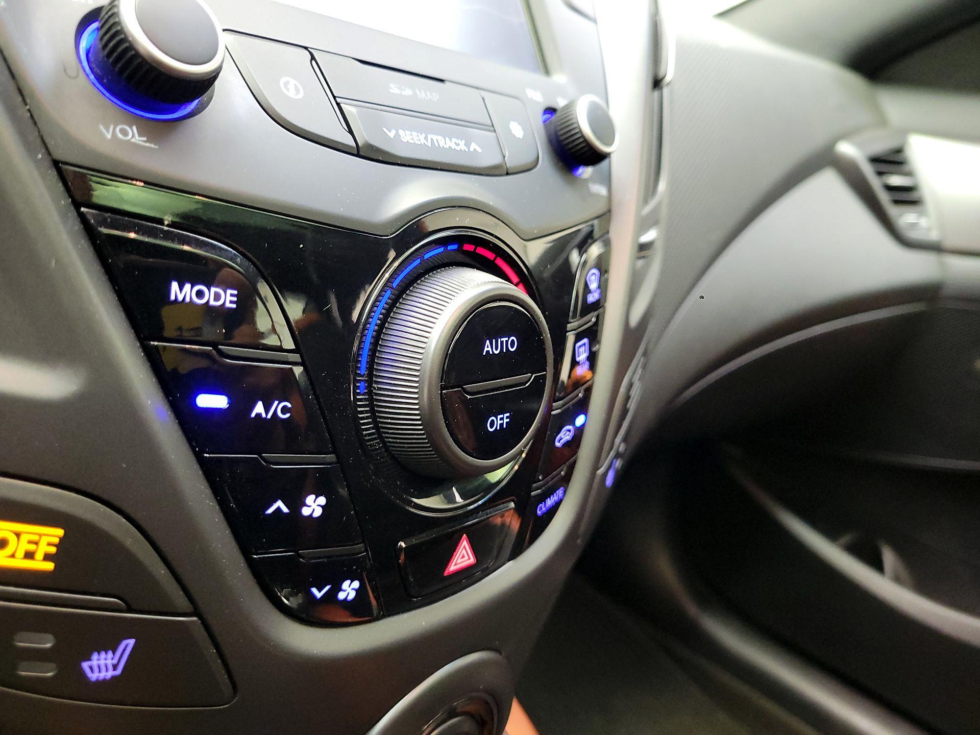 Thumbnail: 2016 Hyundai Veloster - 16