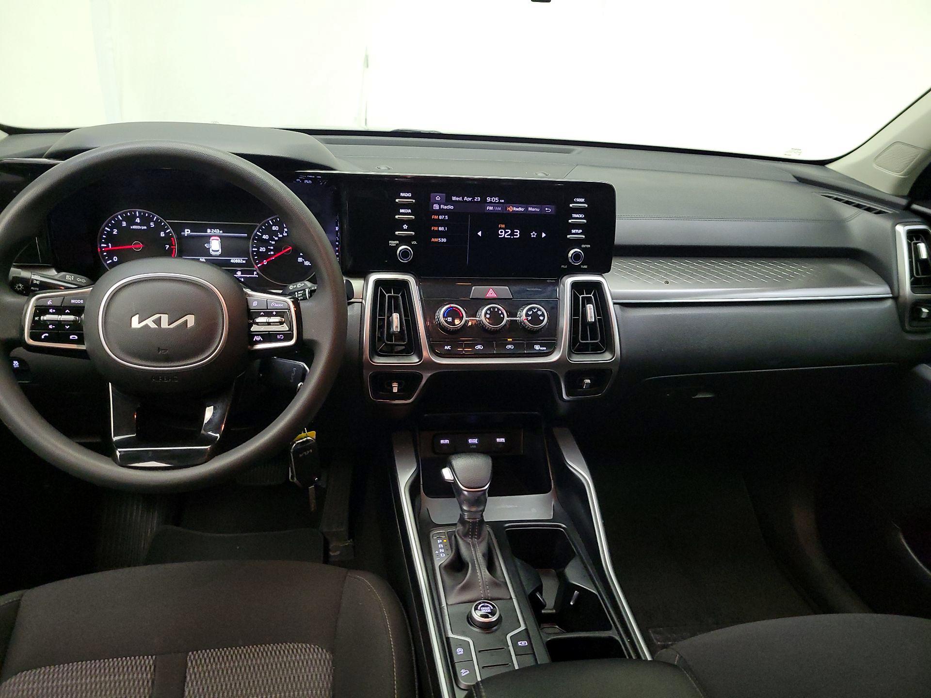 Thumbnail: 2023 Kia Sorento - 9