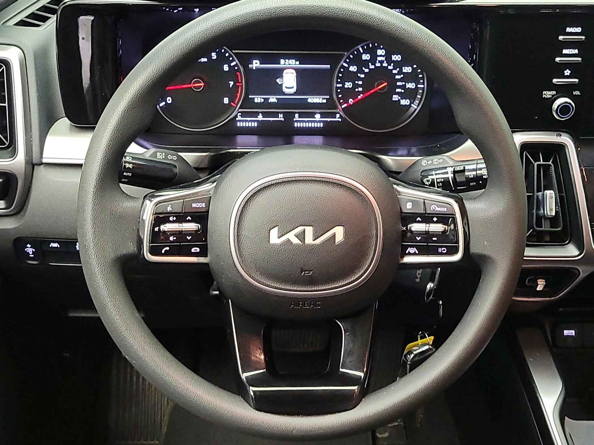 Thumbnail: 2023 Kia Sorento - 10