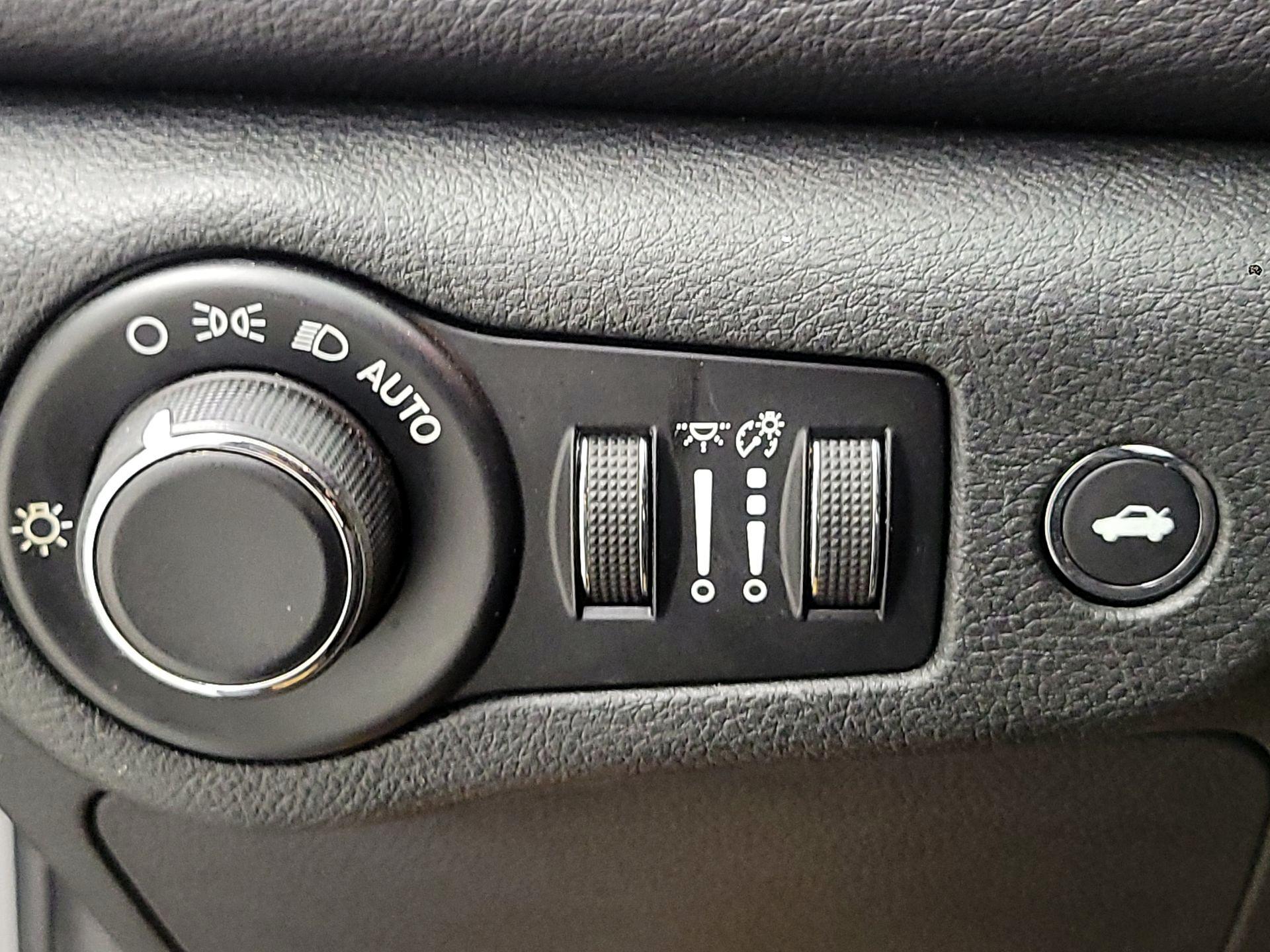 Thumbnail: 2015 Chrysler 200 - 13
