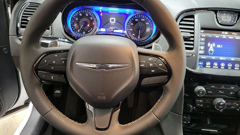 2023 Chrysler 300 S 10