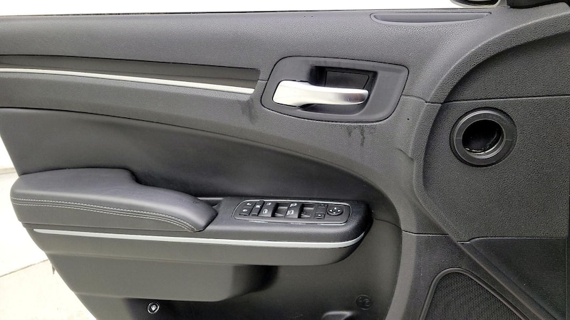 2023 Chrysler 300 S 12