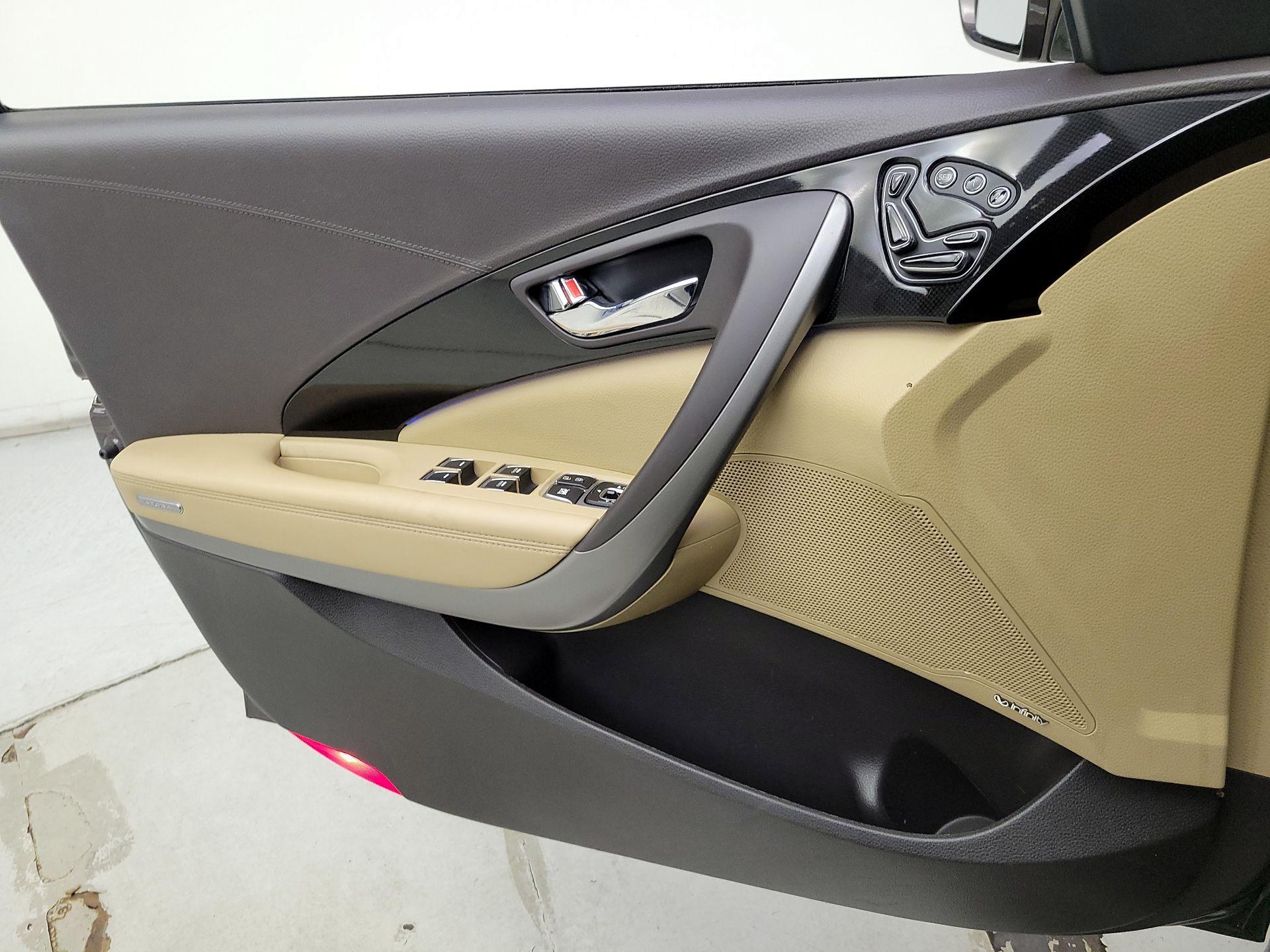 Thumbnail: 2016 Hyundai Azera - 12