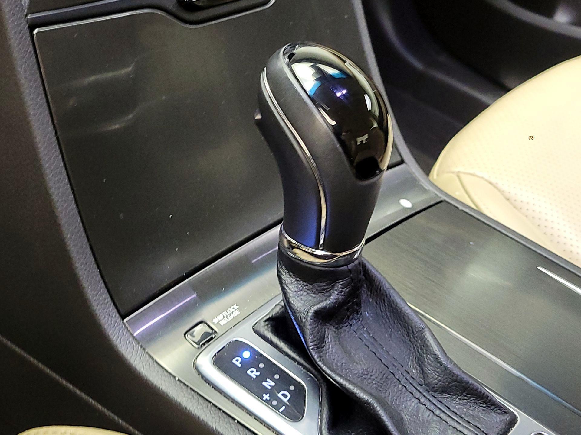 Thumbnail: 2016 Hyundai Azera - 18
