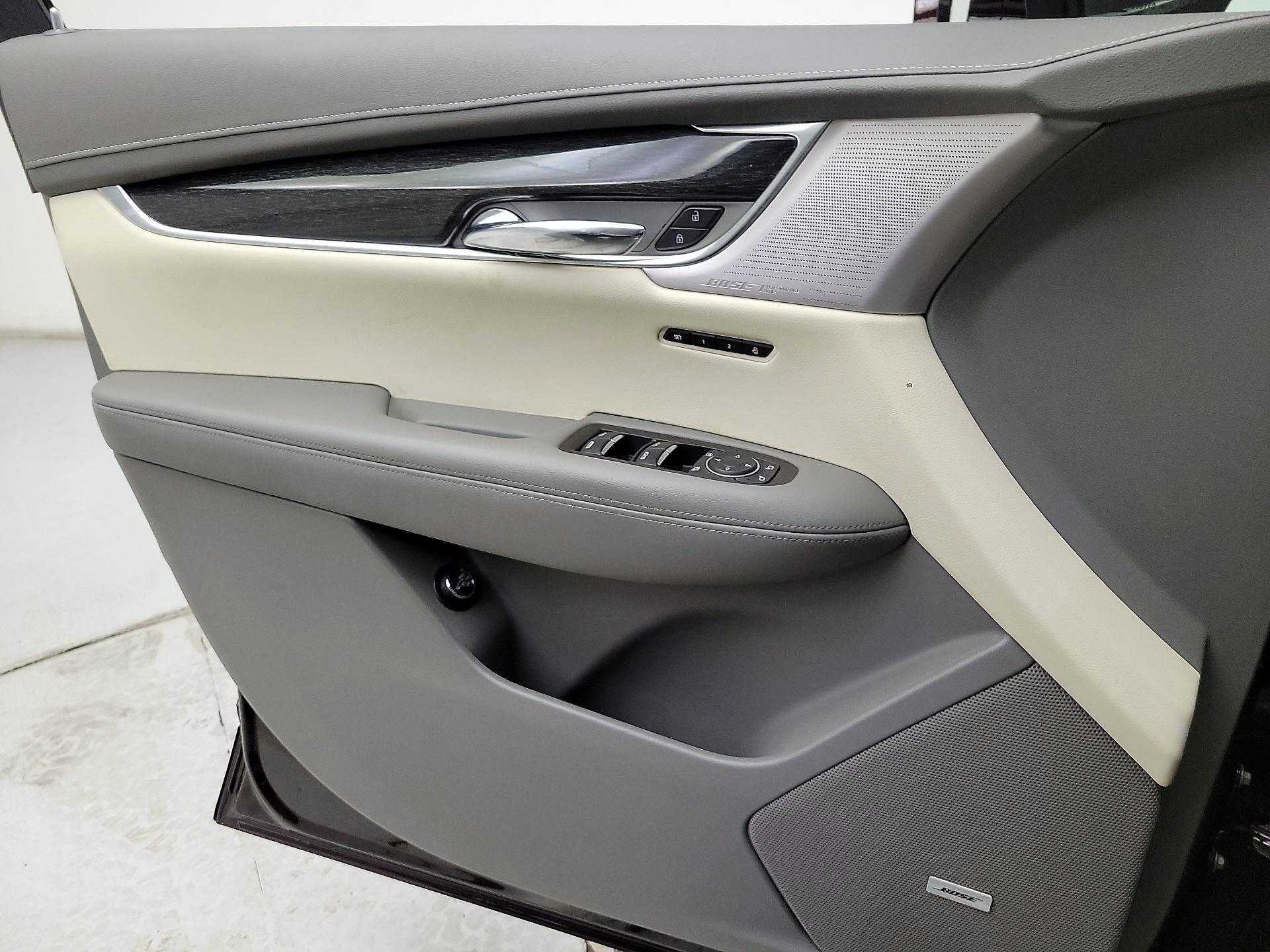 Thumbnail: 2020 Cadillac XT6 - 12