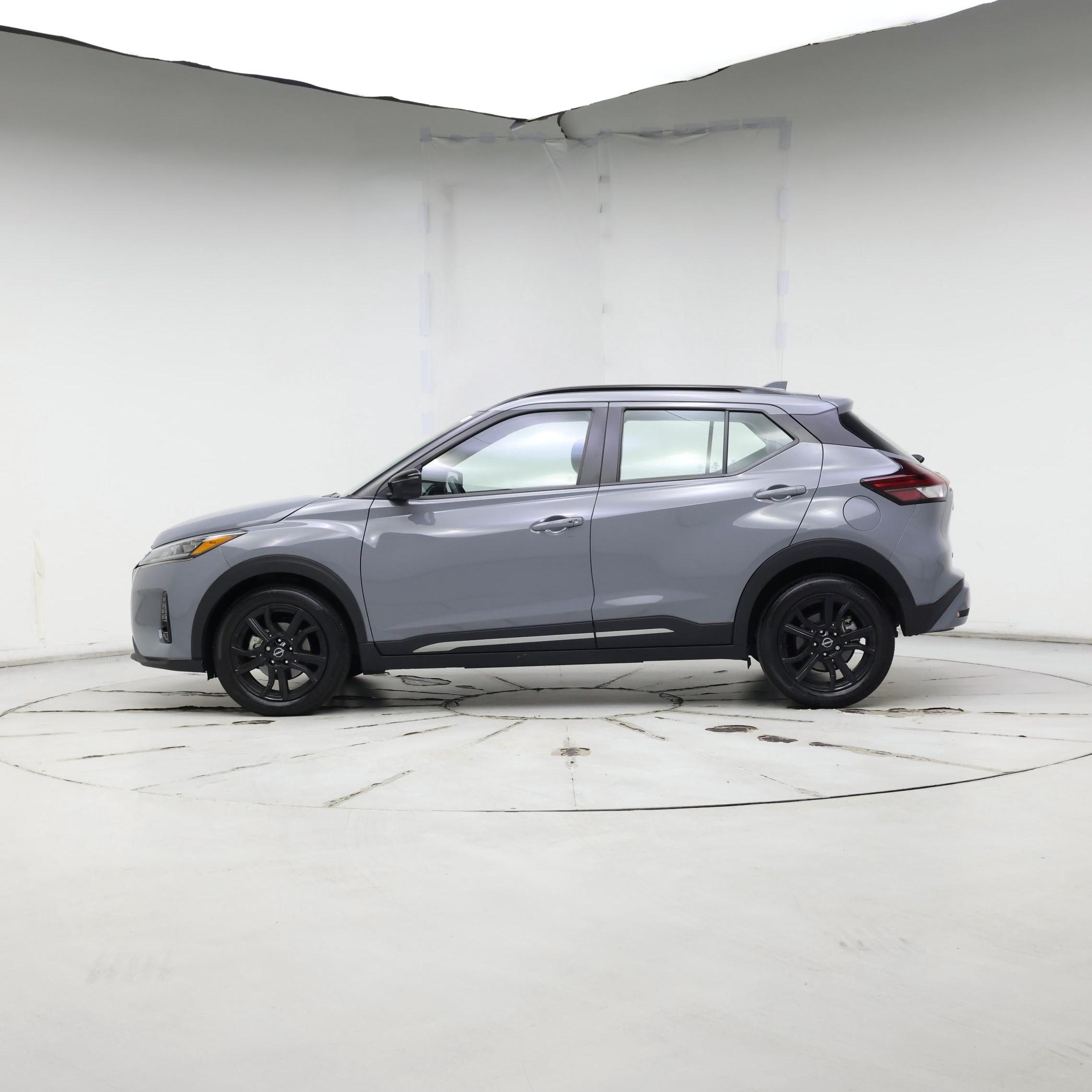 Thumbnail: 2023 Nissan Kicks - 3
