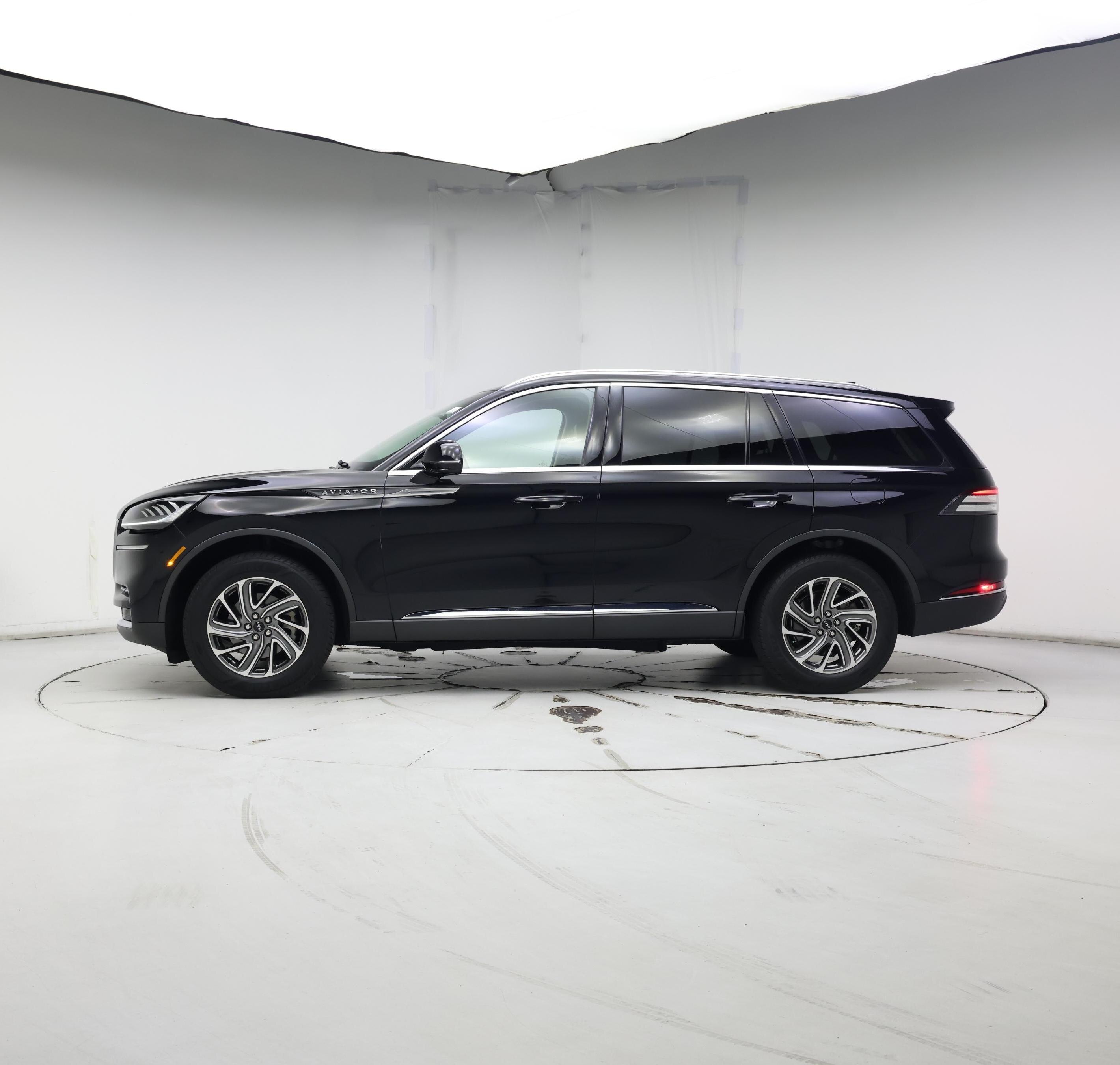 Thumbnail: 2021 Lincoln Aviator - 3