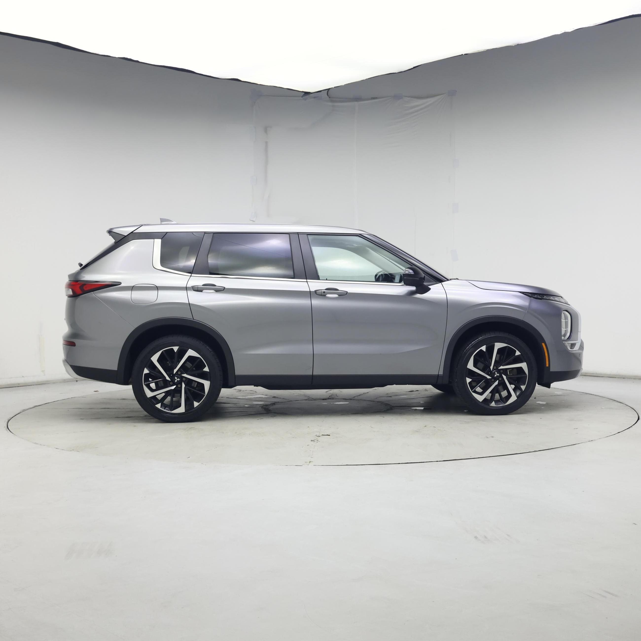 Thumbnail: 2022 Mitsubishi Outlander - 7