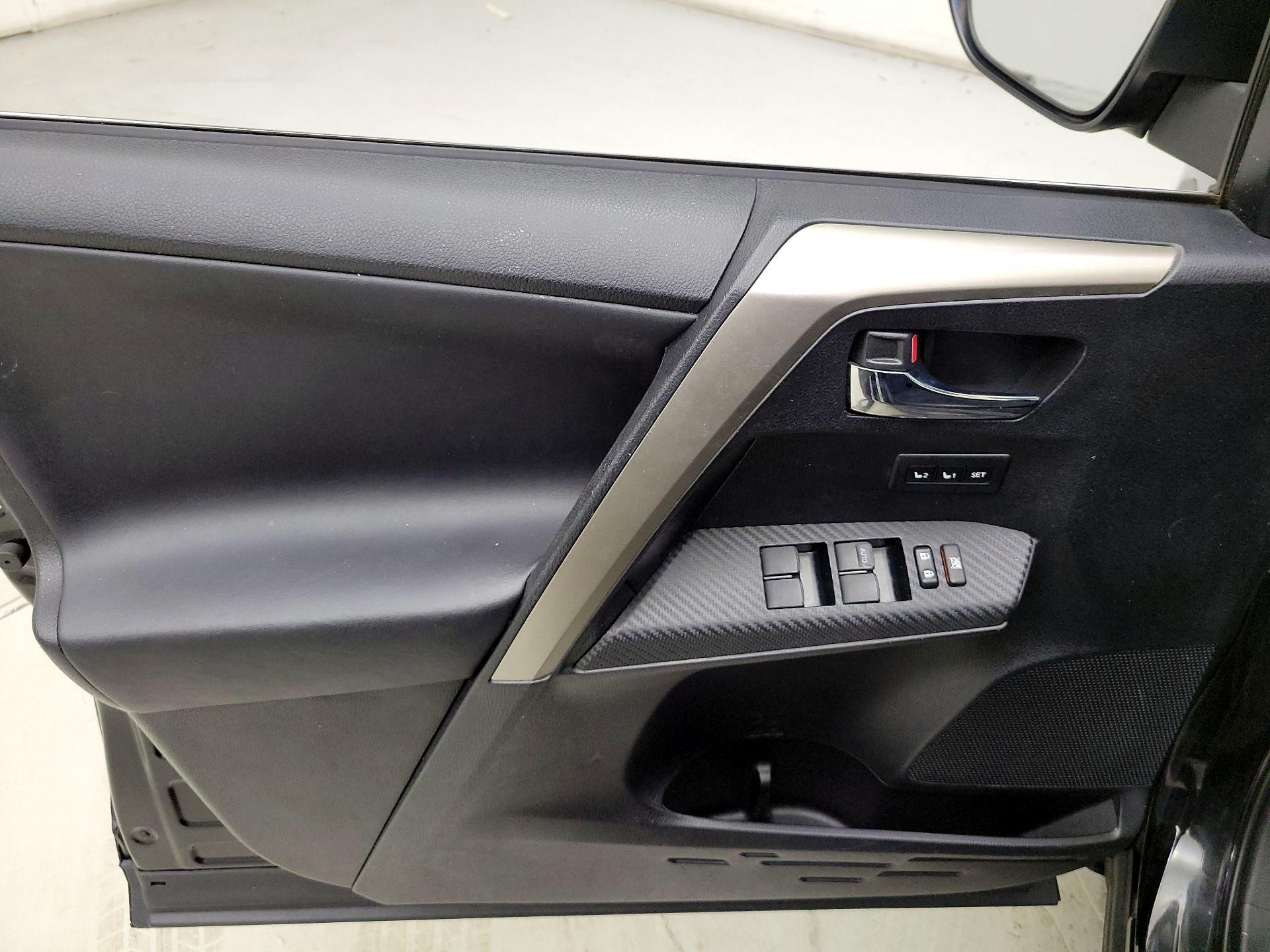 Thumbnail: 2014 Toyota RAV4 - 12
