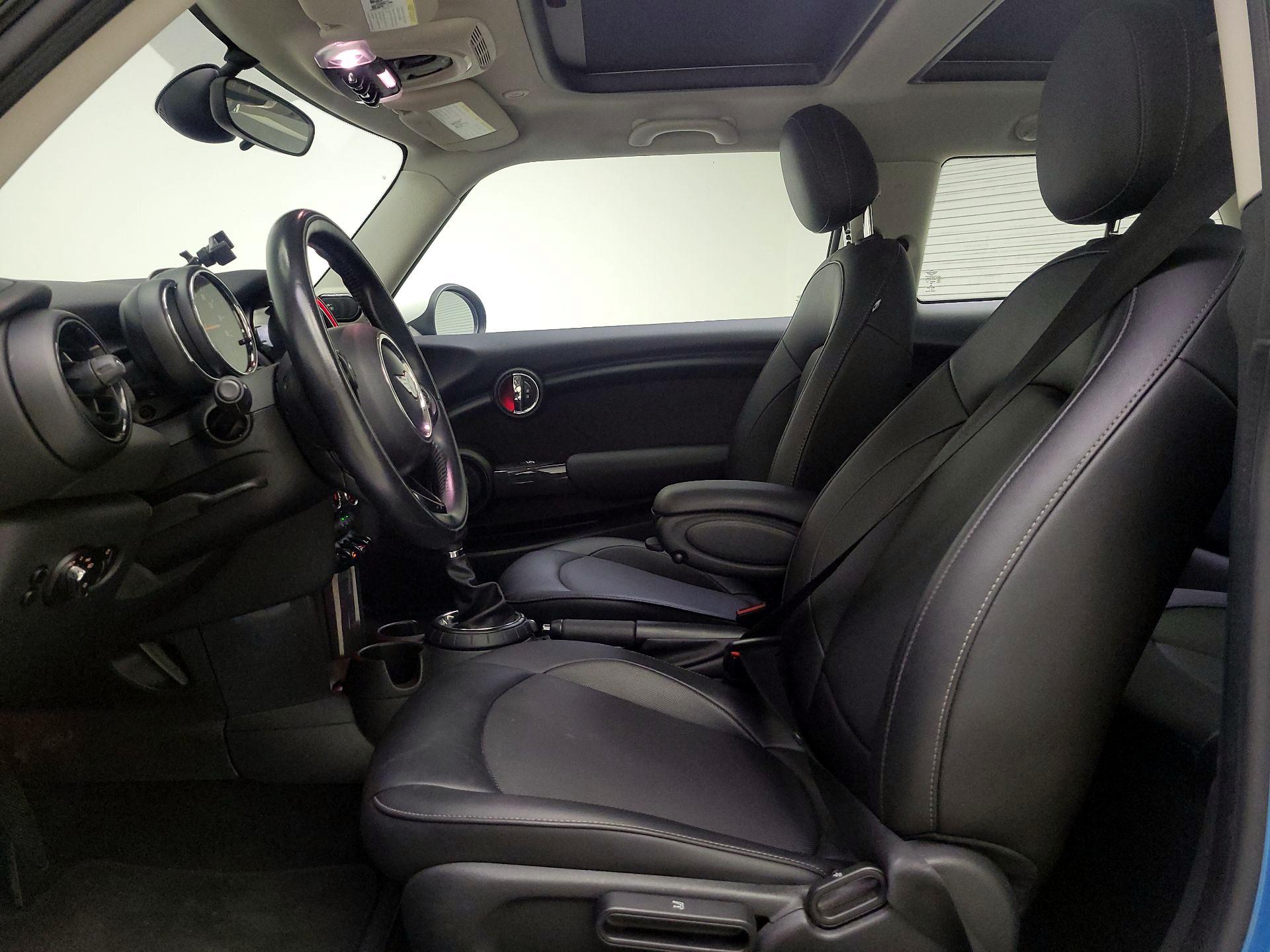Thumbnail: 2015 MINI Cooper Hardtop - 11