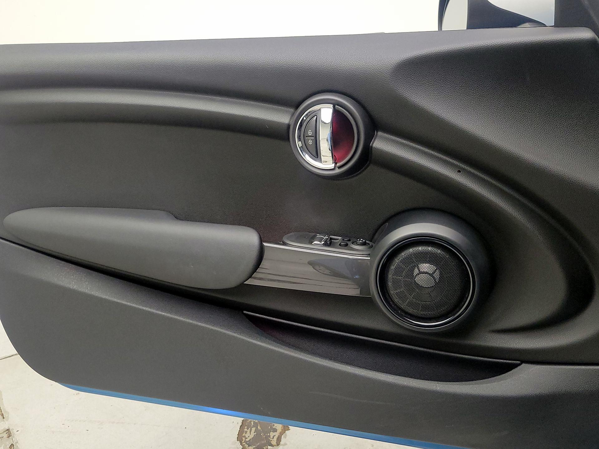 Thumbnail: 2015 MINI Cooper Hardtop - 12