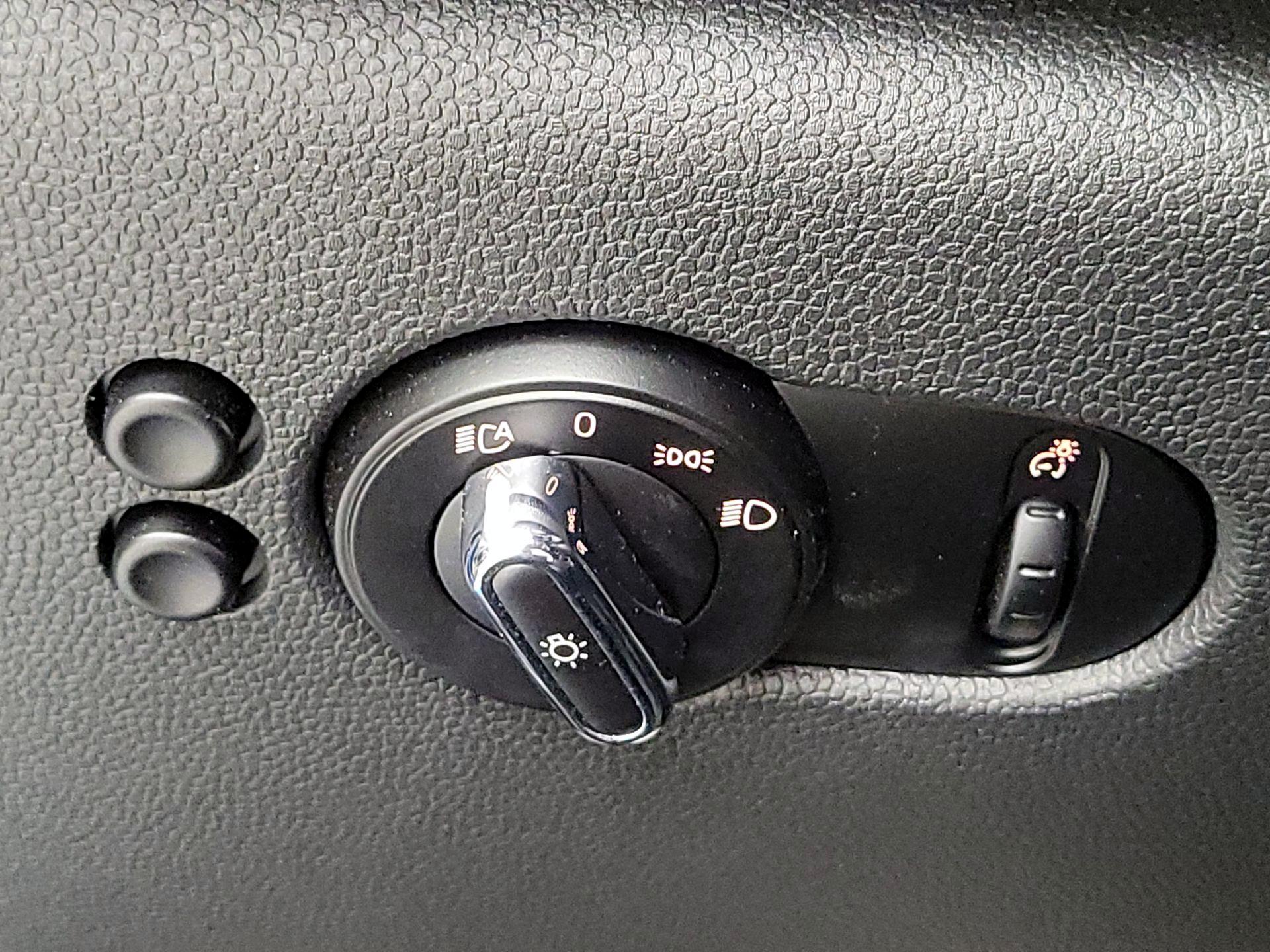 Thumbnail: 2015 MINI Cooper Hardtop - 13