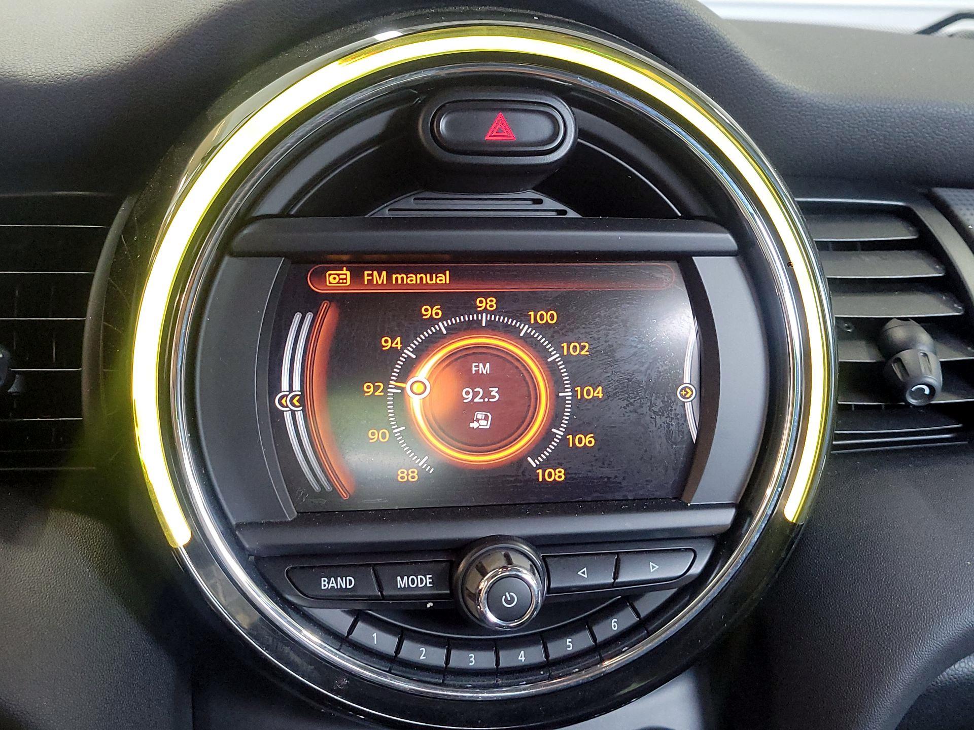 Thumbnail: 2015 MINI Cooper Hardtop - 15