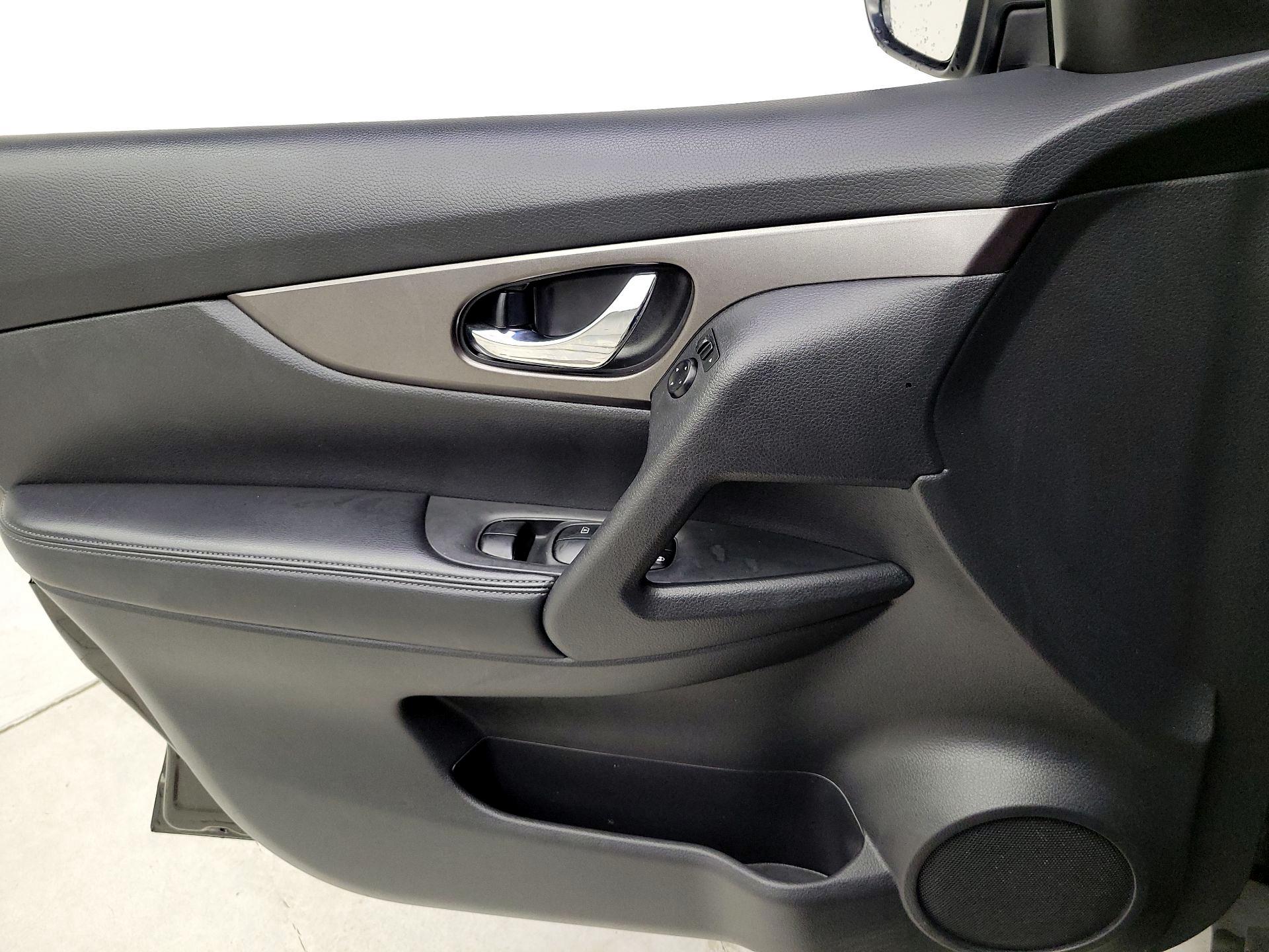 Thumbnail: 2016 Nissan Rogue - 12