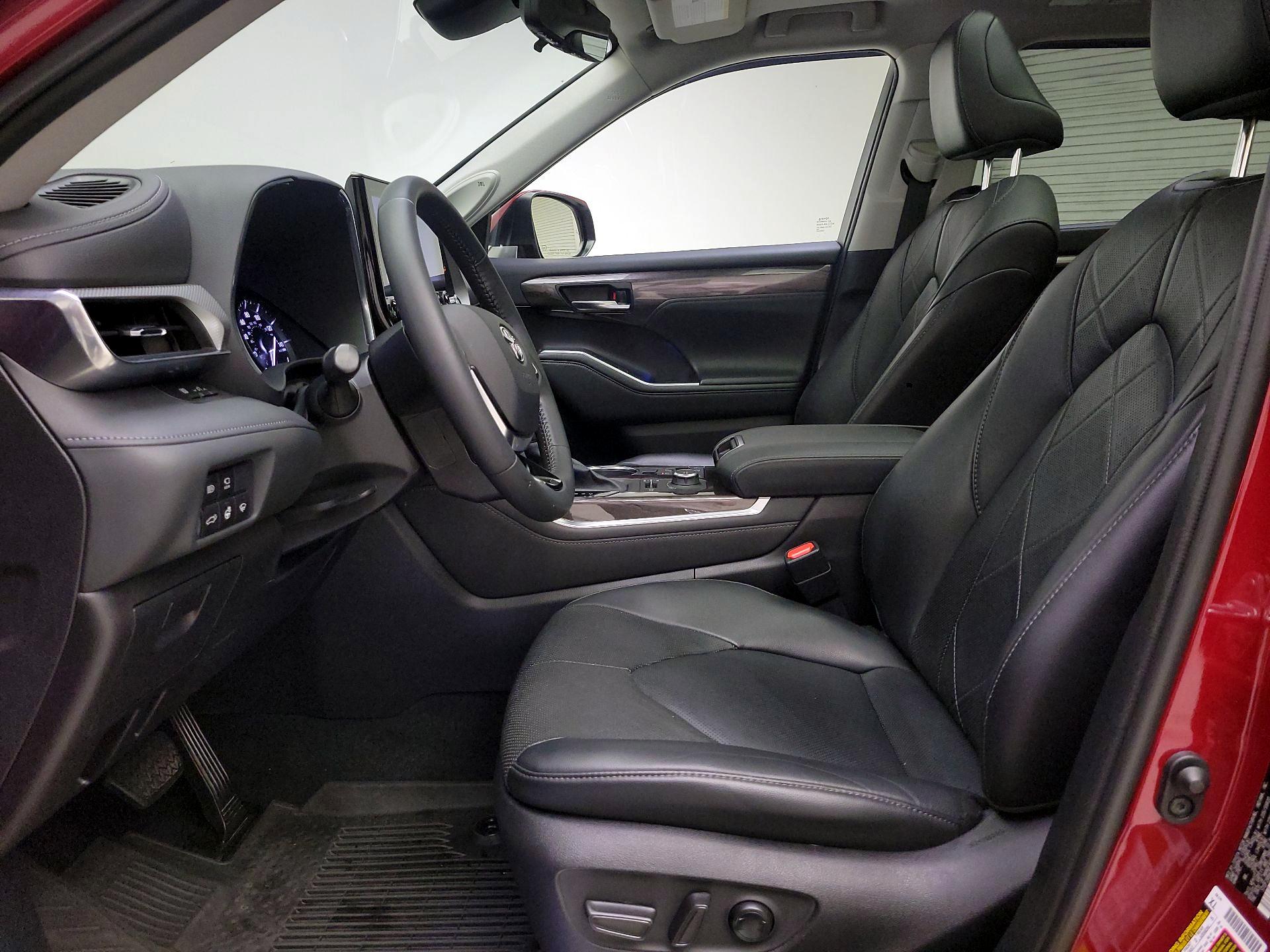Thumbnail: 2021 Toyota Highlander - 11