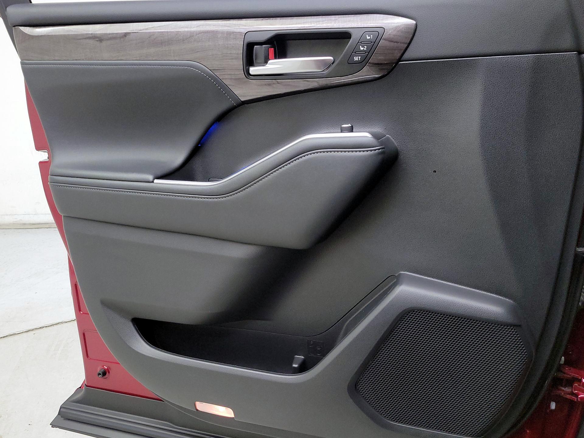 Thumbnail: 2021 Toyota Highlander - 12