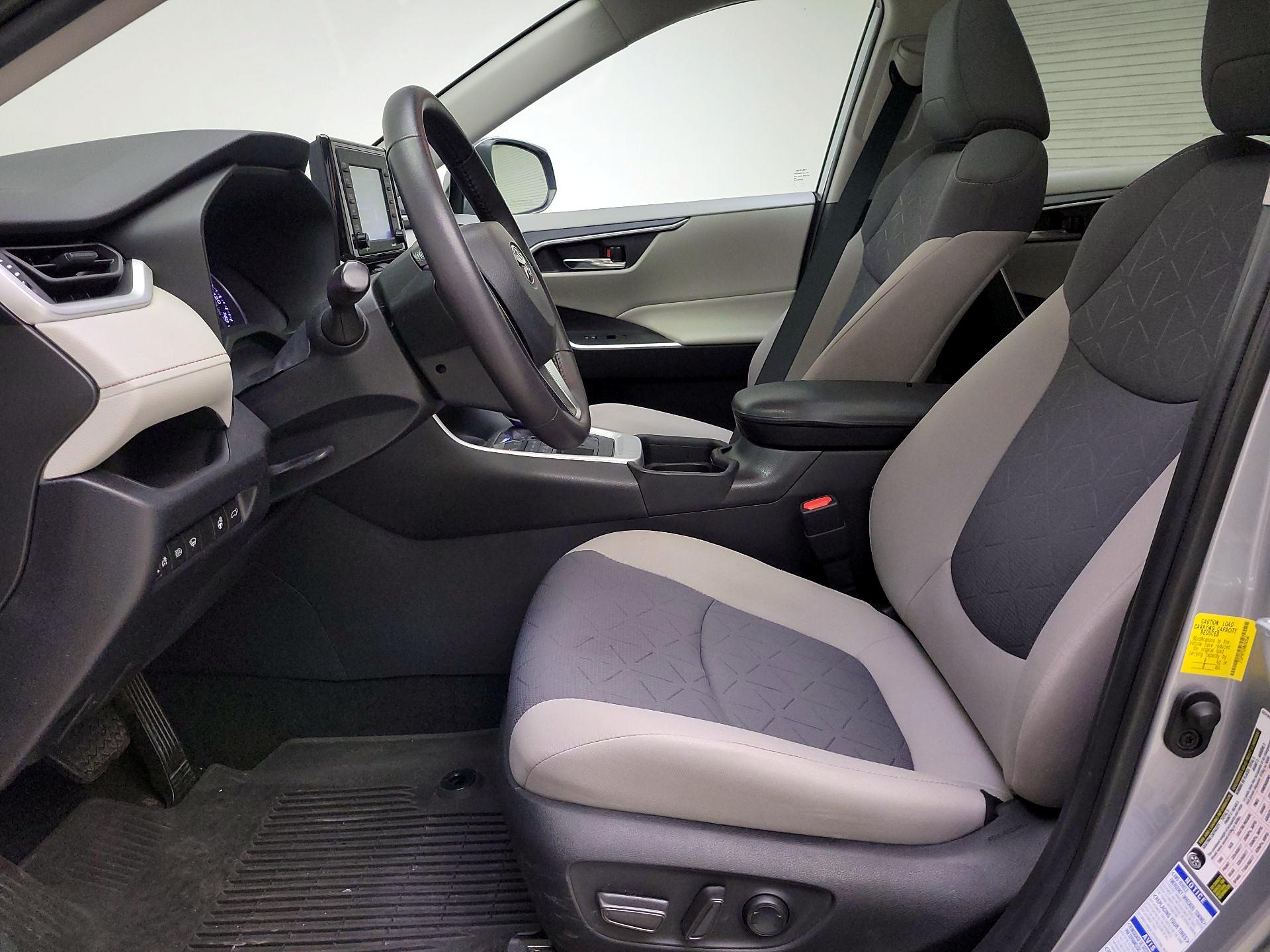 Thumbnail: 2021 Toyota RAV4 - 11