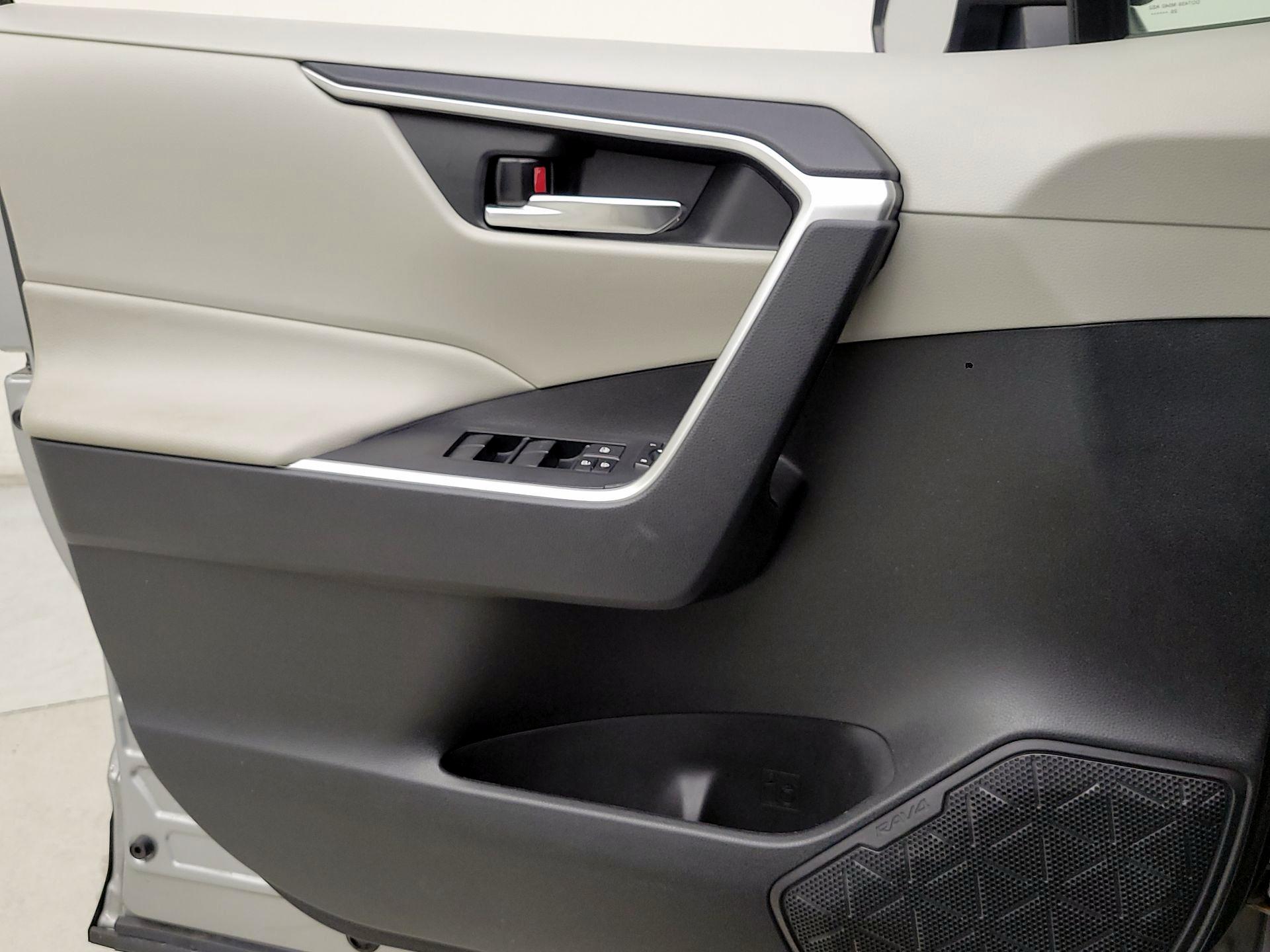 Thumbnail: 2021 Toyota RAV4 - 12