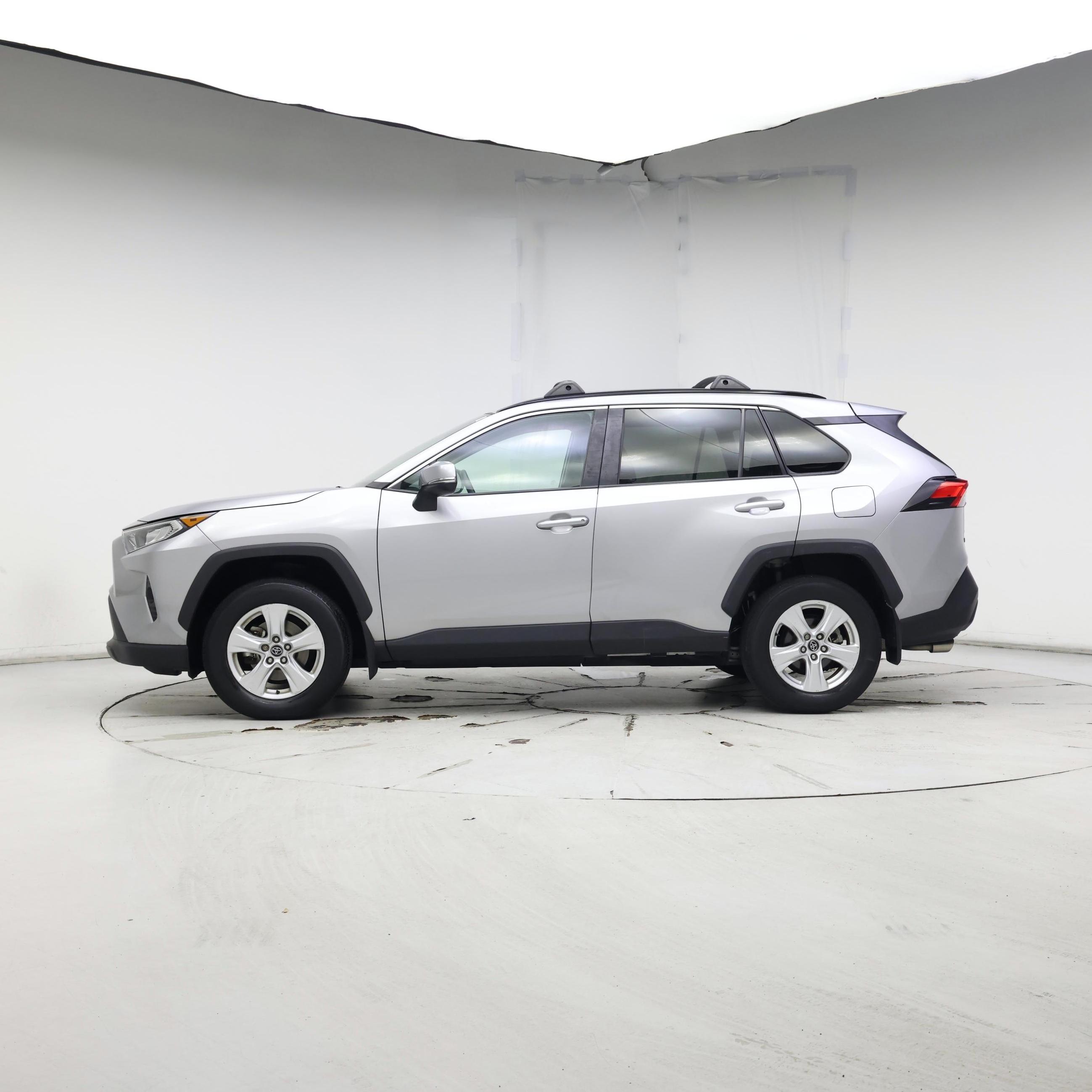 Thumbnail: 2021 Toyota RAV4 - 3