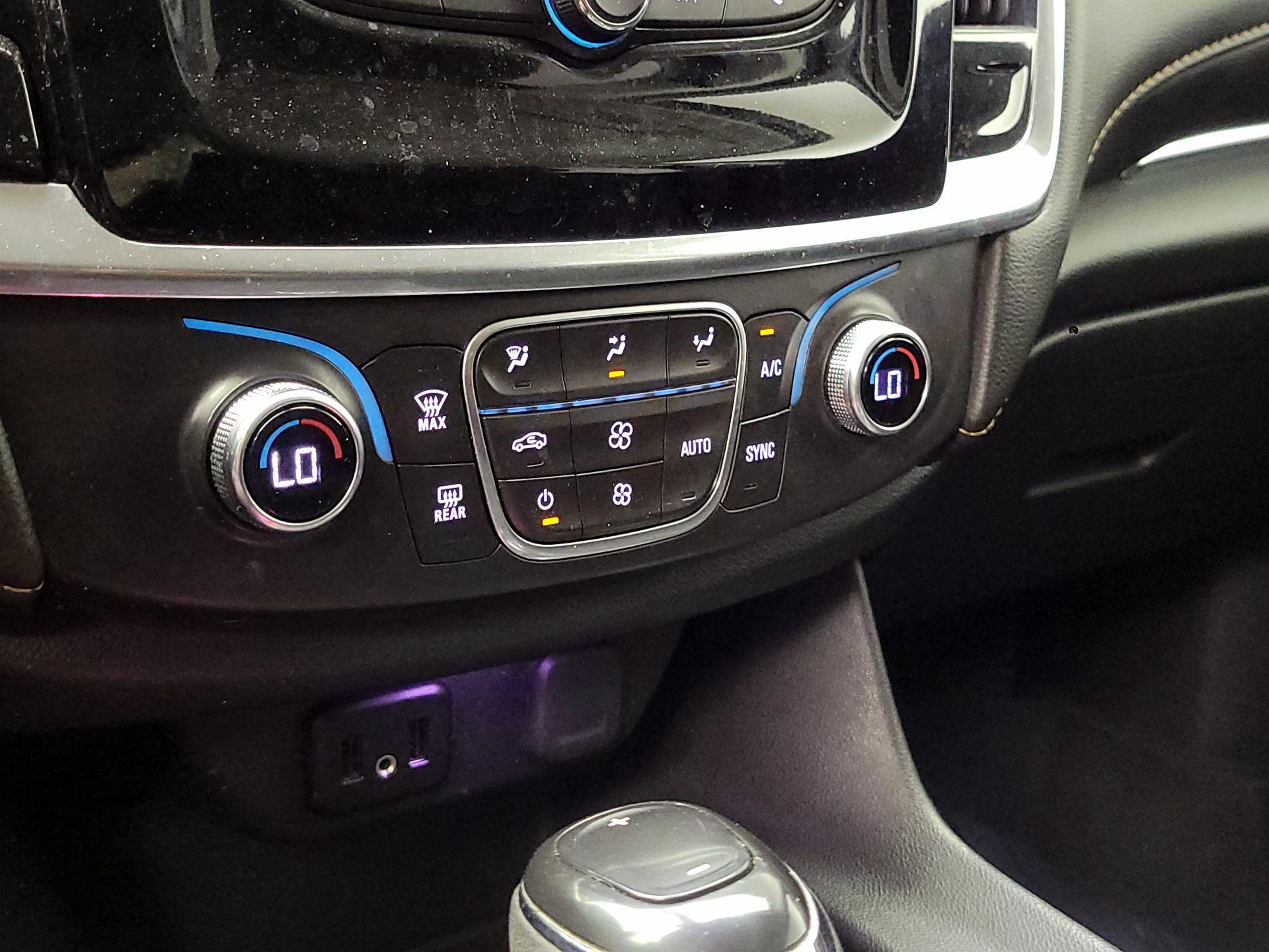 Thumbnail: 2019 Chevrolet Traverse - 16