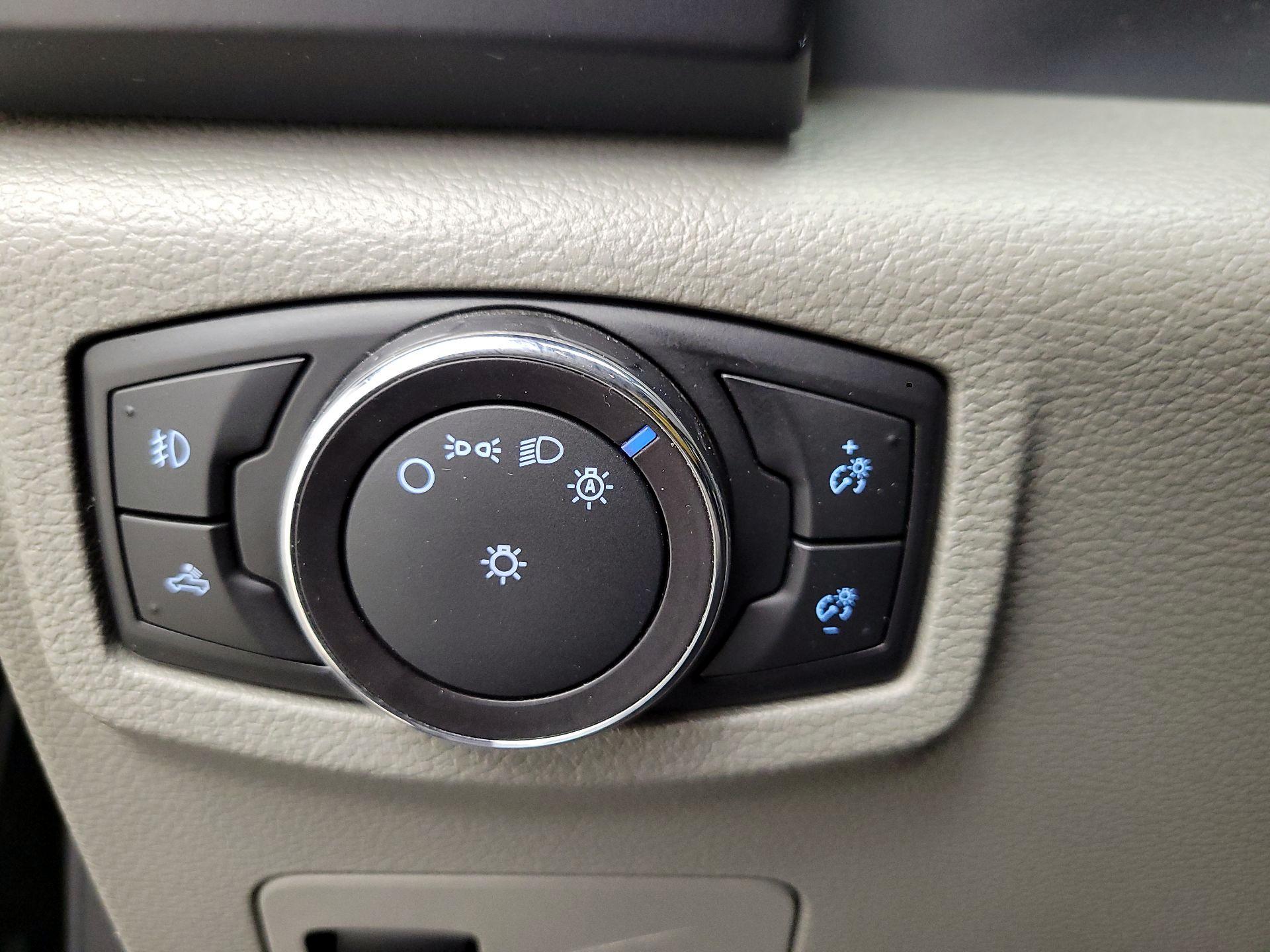 Thumbnail: 2016 Ford F-150 - 13