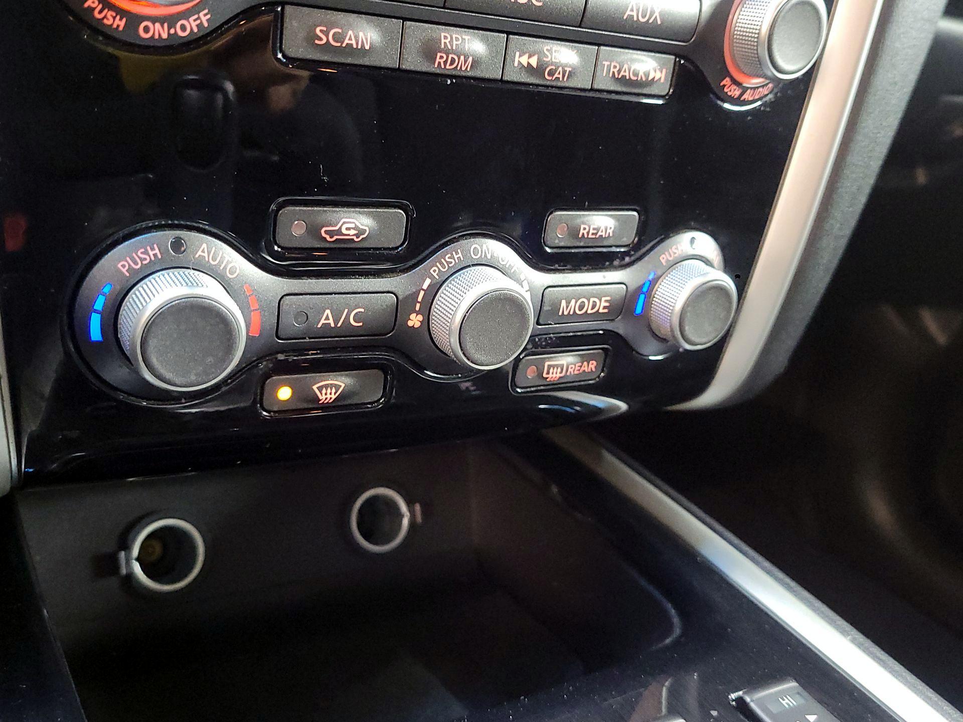 Thumbnail: 2016 Nissan Pathfinder - 16