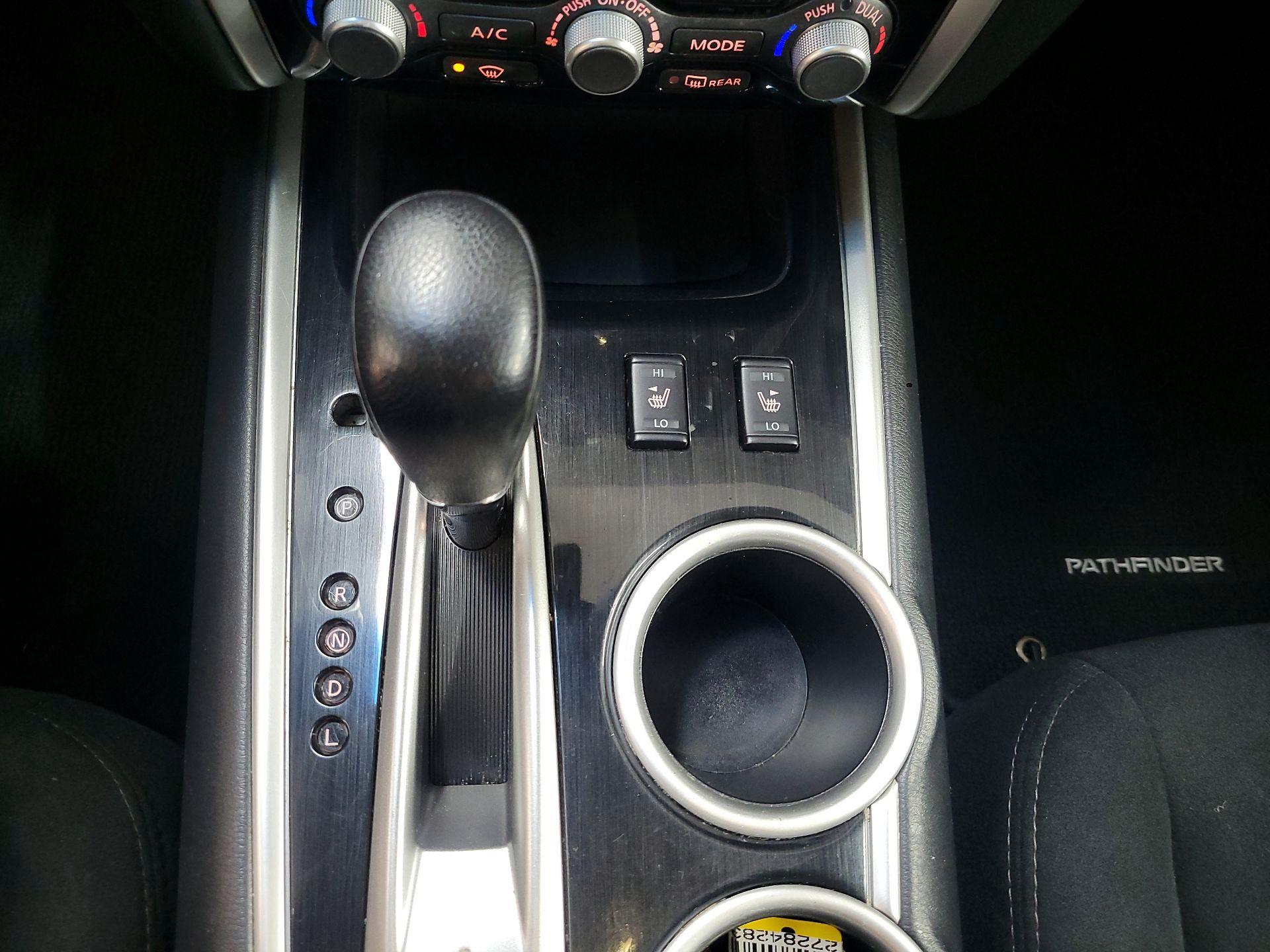 Thumbnail: 2016 Nissan Pathfinder - 17