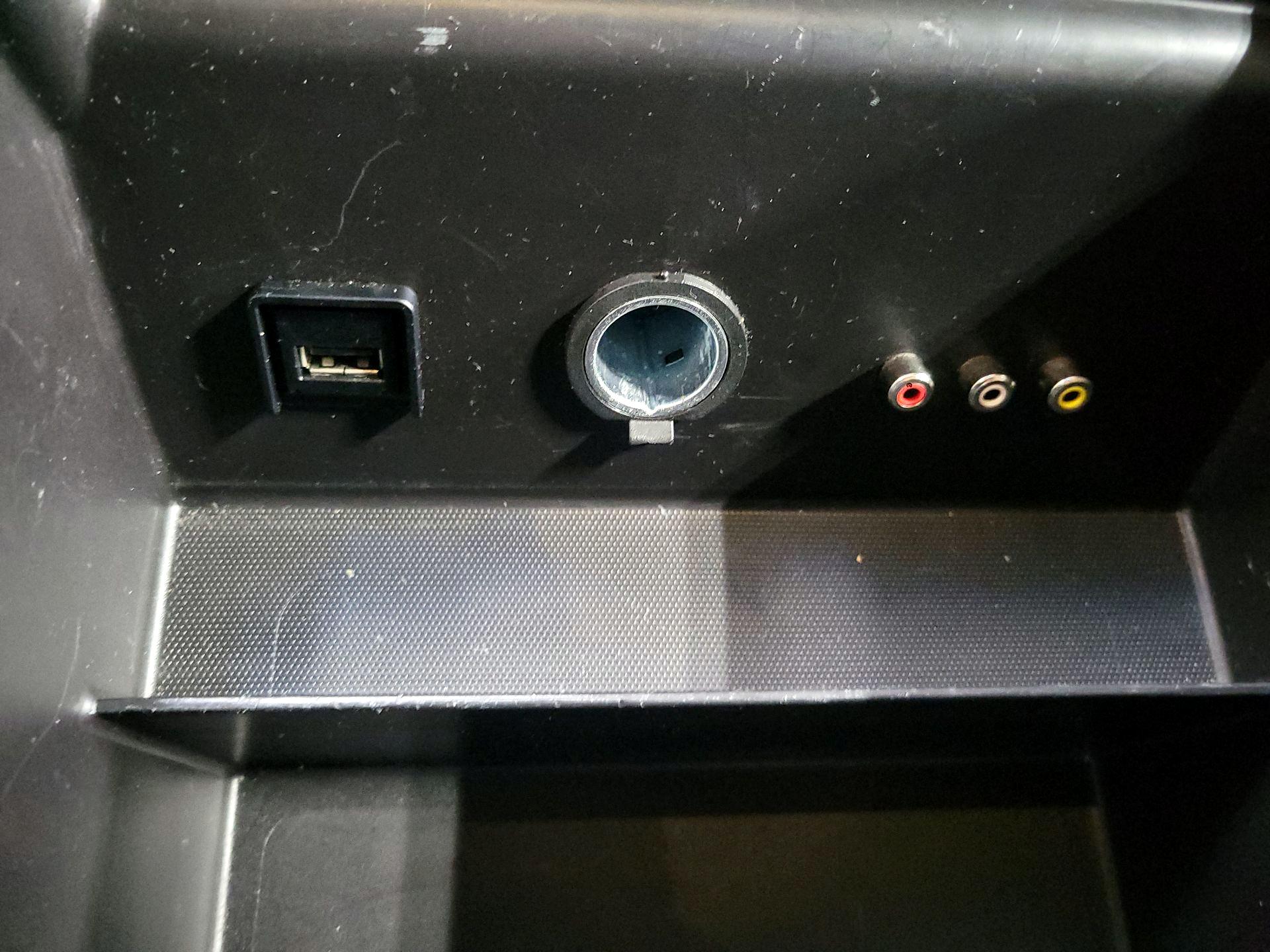 Thumbnail: 2016 Nissan Pathfinder - 18