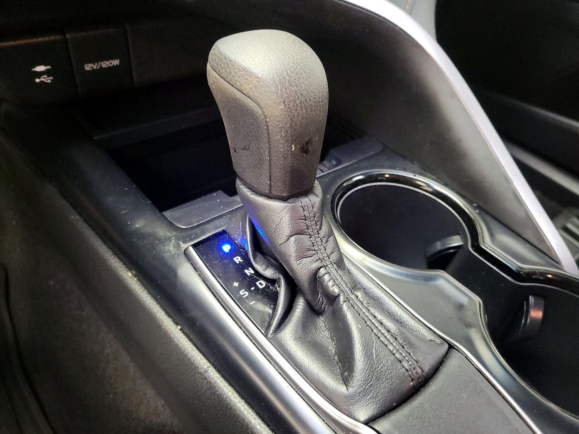Thumbnail: 2018 Toyota Camry - 17
