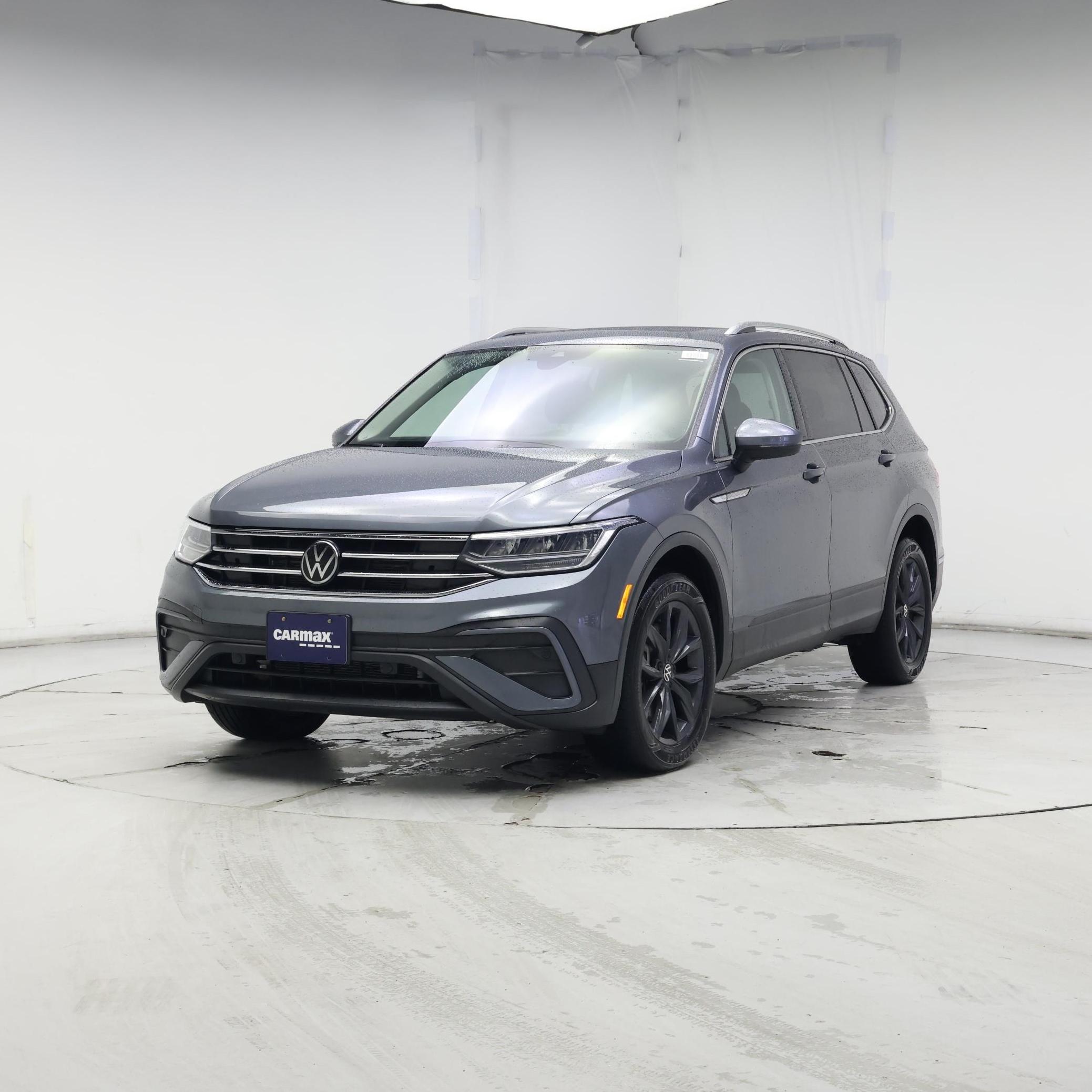 Thumbnail: 2022 Volkswagen Tiguan - 4