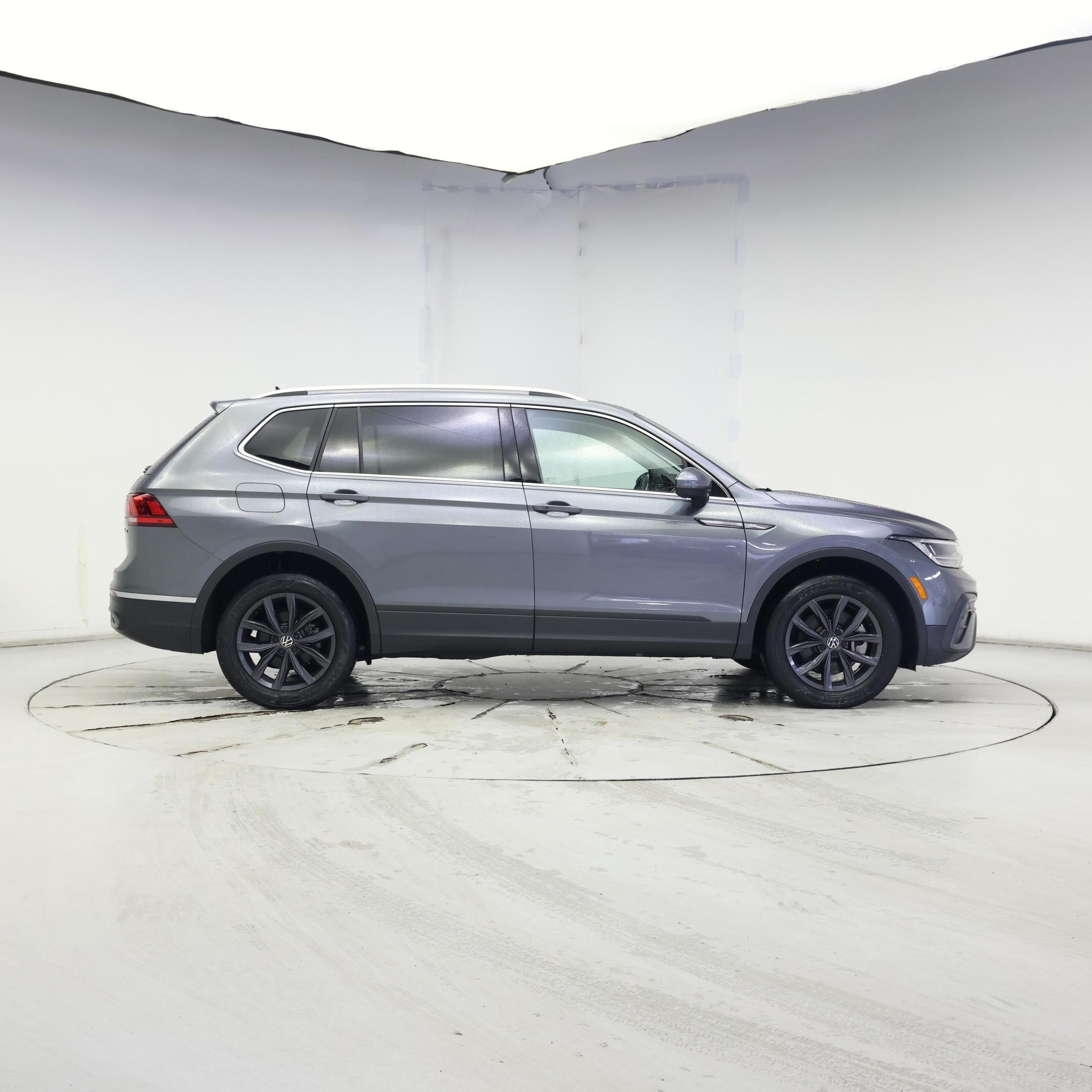 Thumbnail: 2022 Volkswagen Tiguan - 7