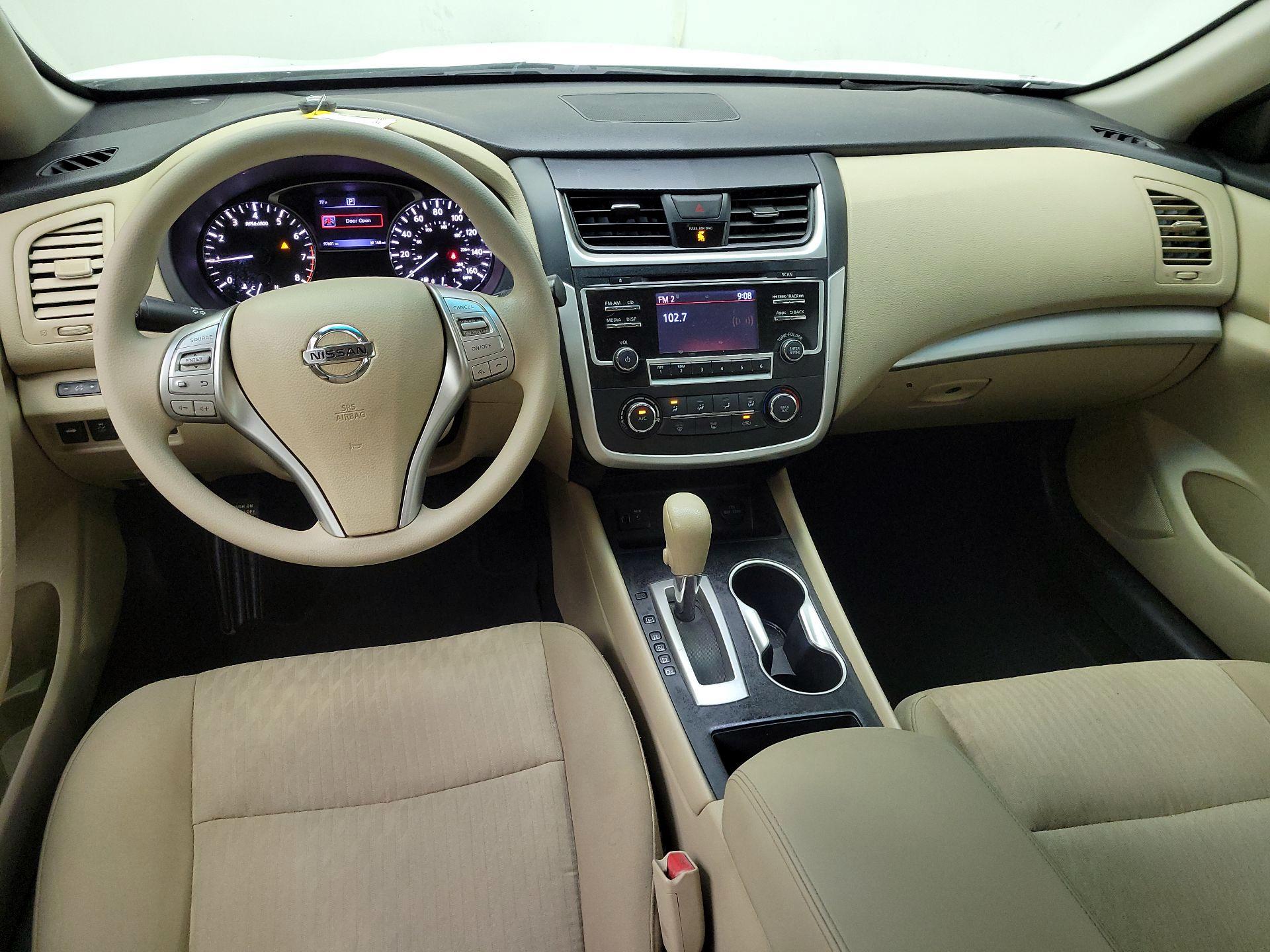 Thumbnail: 2016 Nissan Altima - 9
