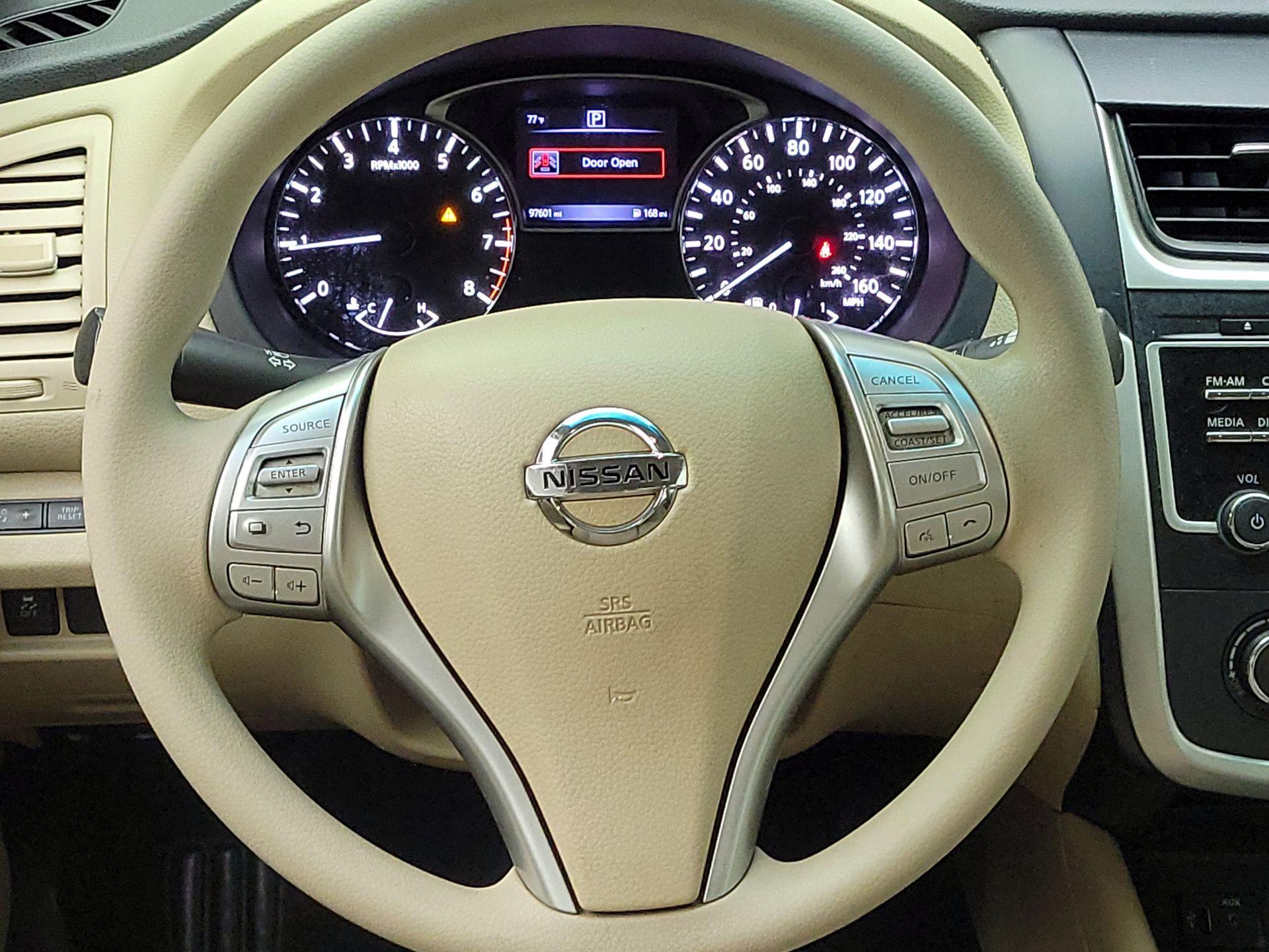 Thumbnail: 2016 Nissan Altima - 10