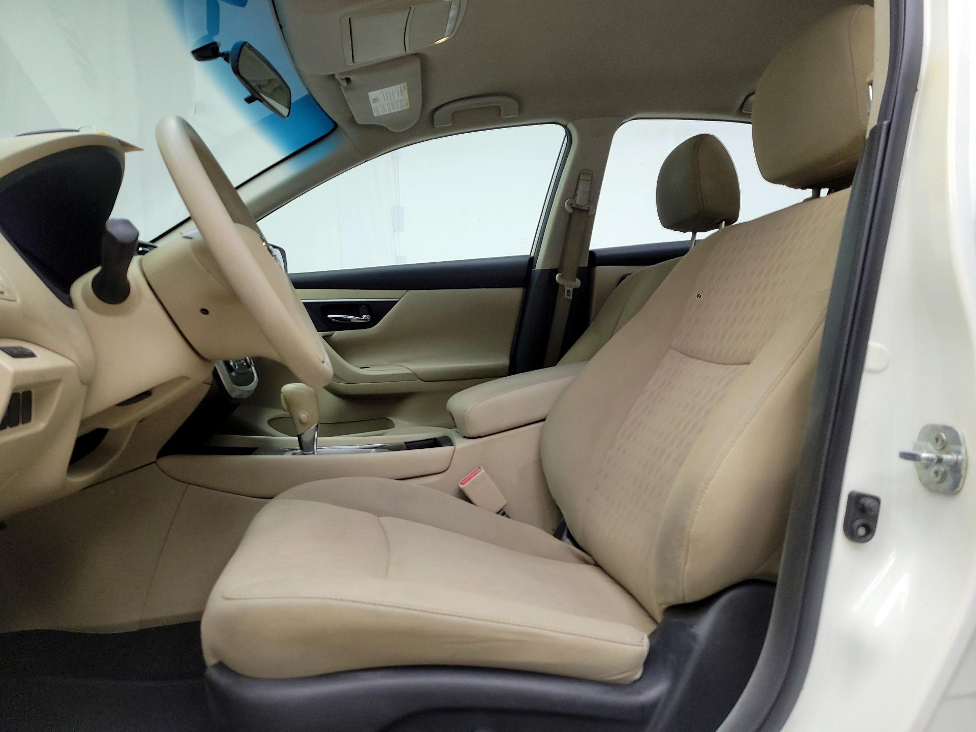 Thumbnail: 2016 Nissan Altima - 11