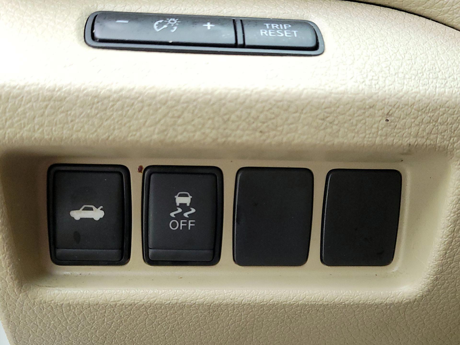 Thumbnail: 2016 Nissan Altima - 13