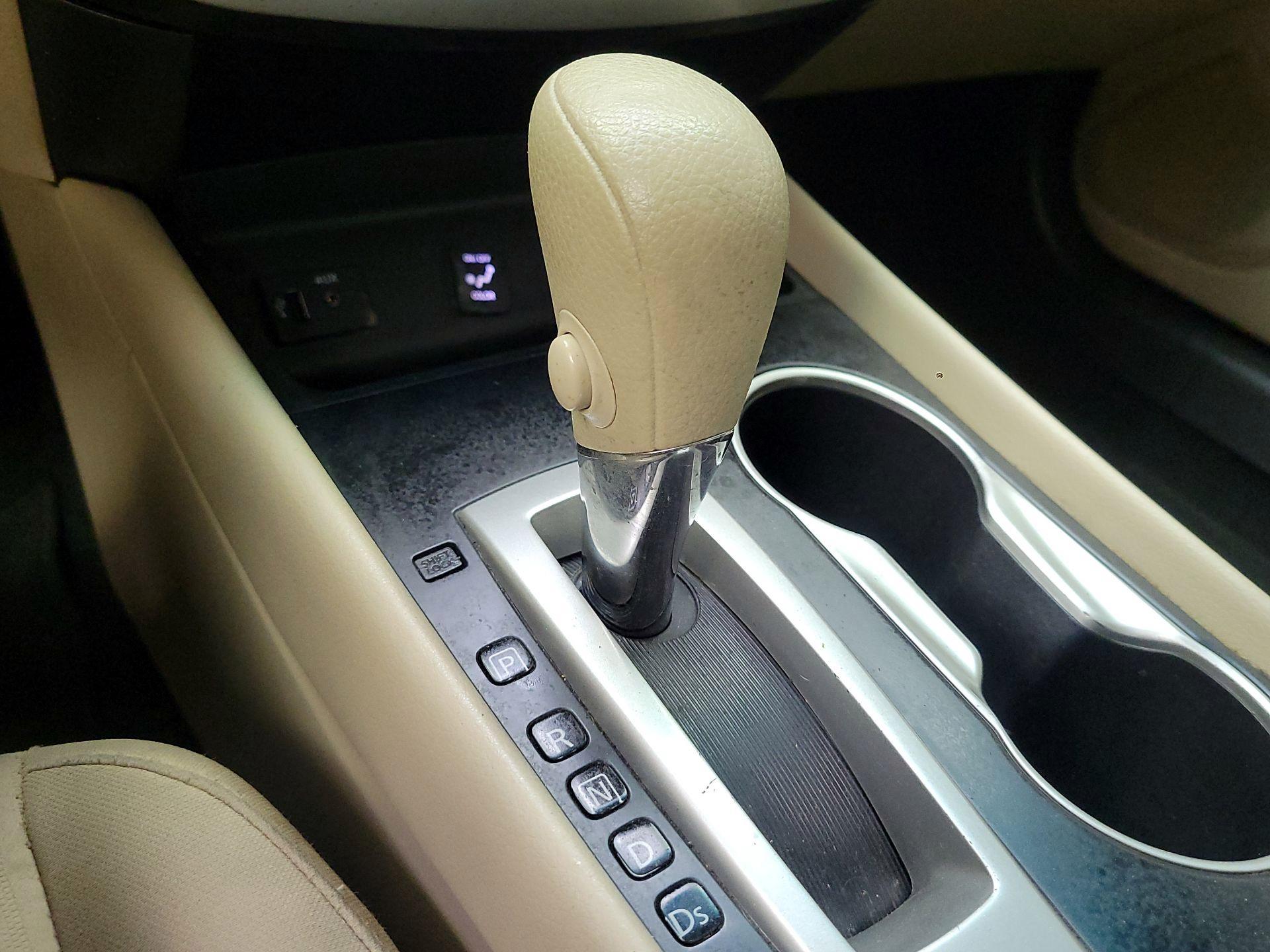 Thumbnail: 2016 Nissan Altima - 17