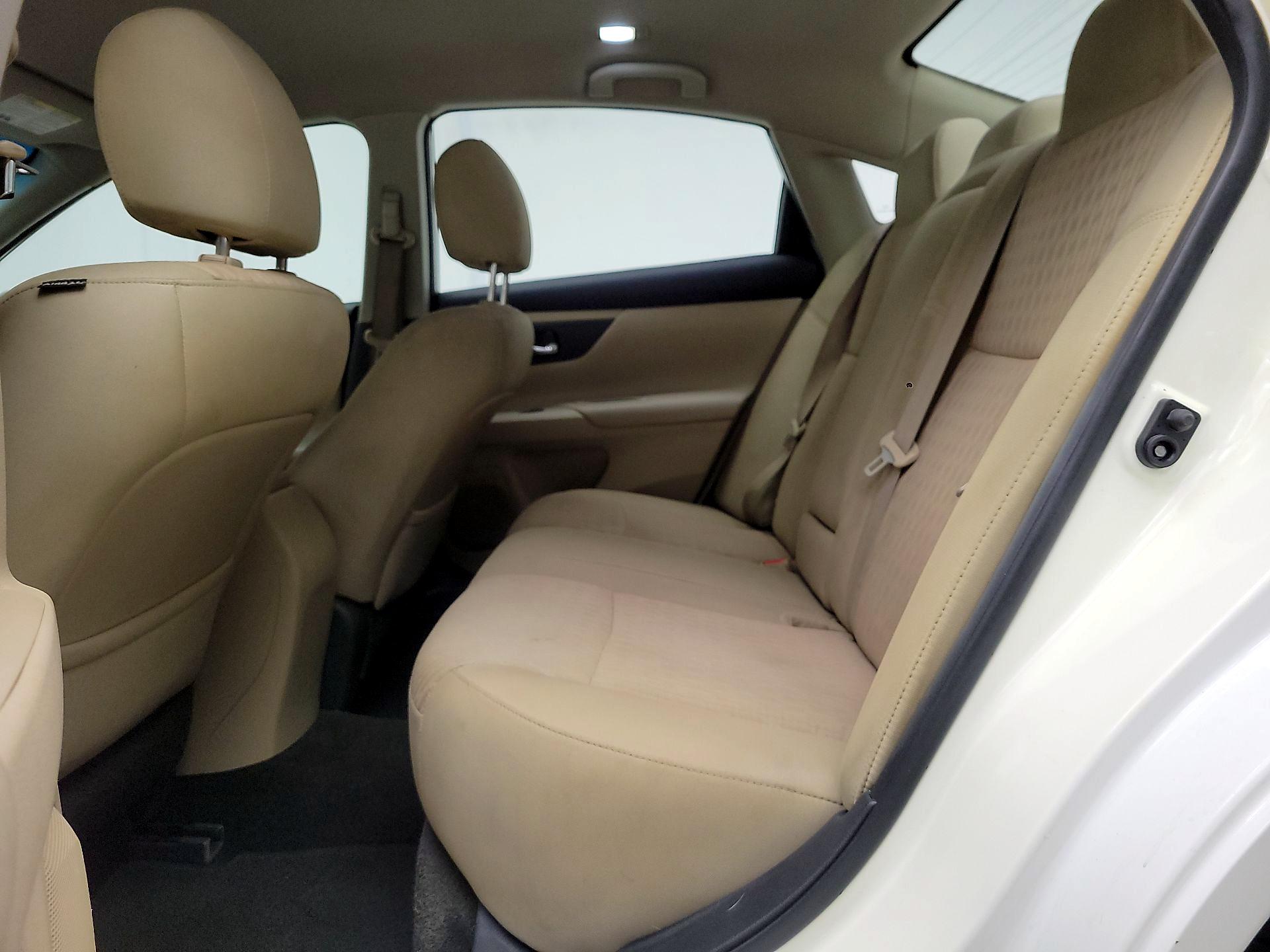 Thumbnail: 2016 Nissan Altima - 19