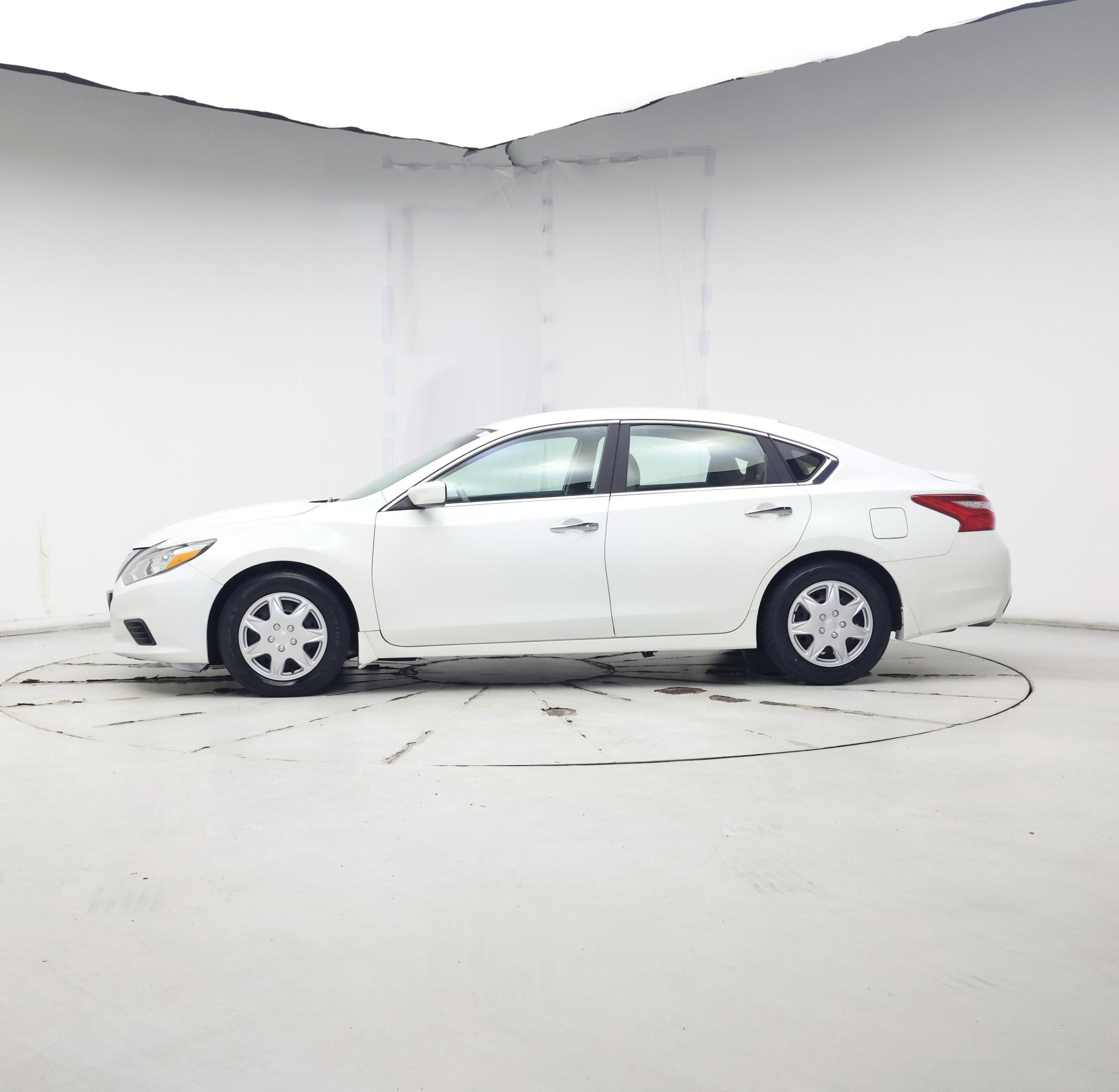 Thumbnail: 2016 Nissan Altima - 3