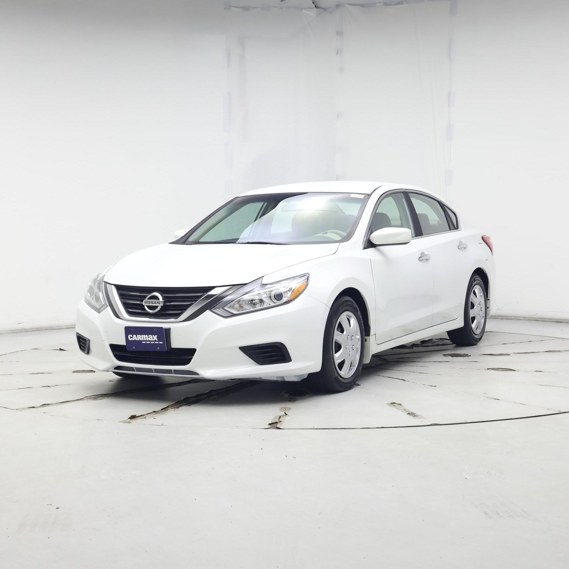 Thumbnail: 2016 Nissan Altima - 4