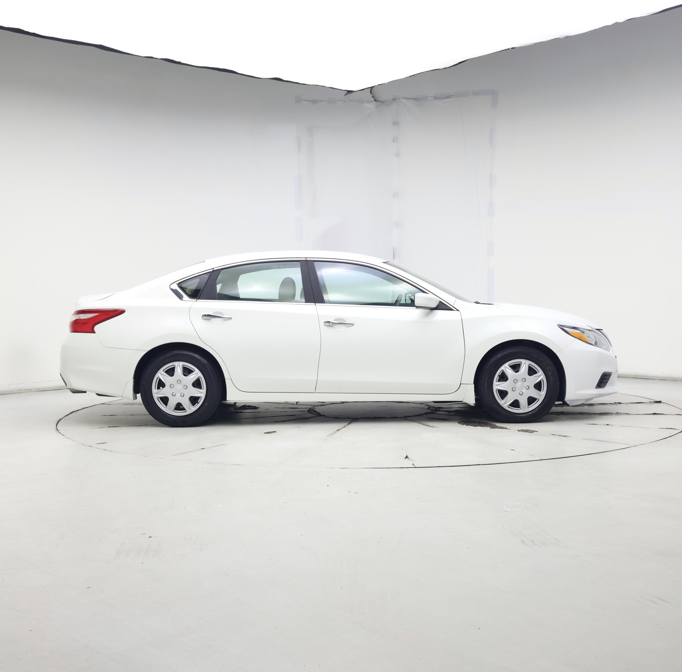 Thumbnail: 2016 Nissan Altima - 7