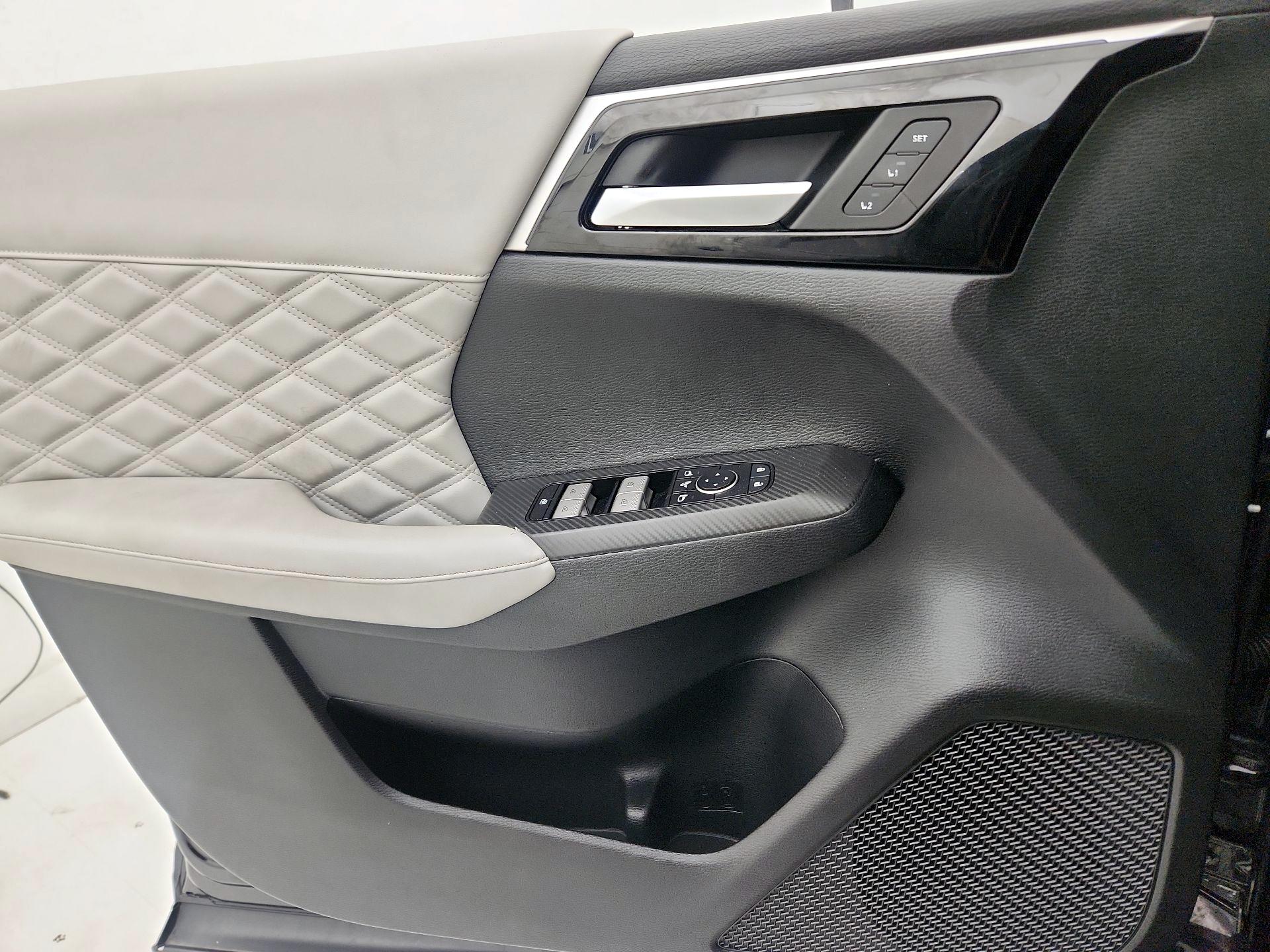 Thumbnail: 2023 Mitsubishi Outlander - 12