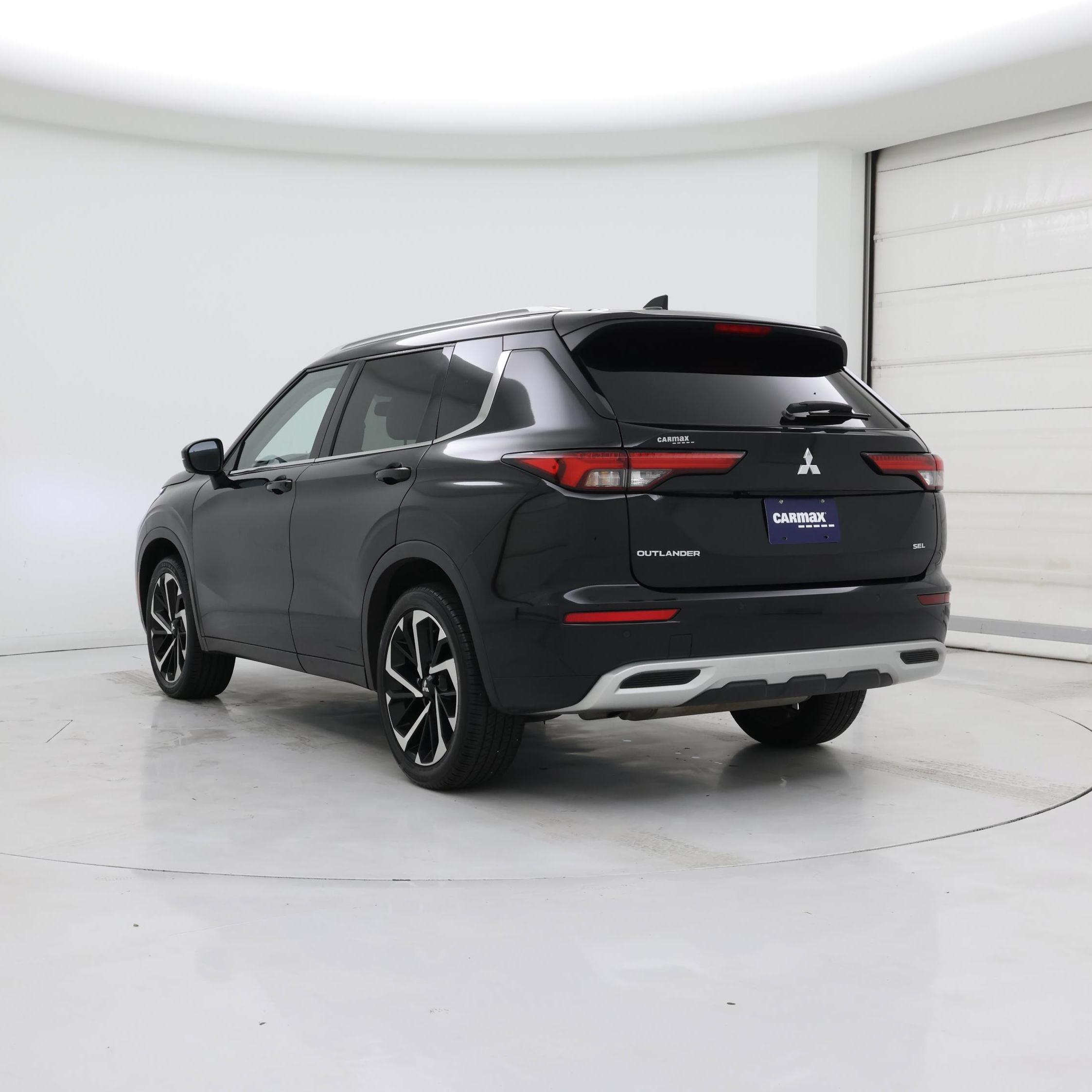 Thumbnail: 2023 Mitsubishi Outlander - 2