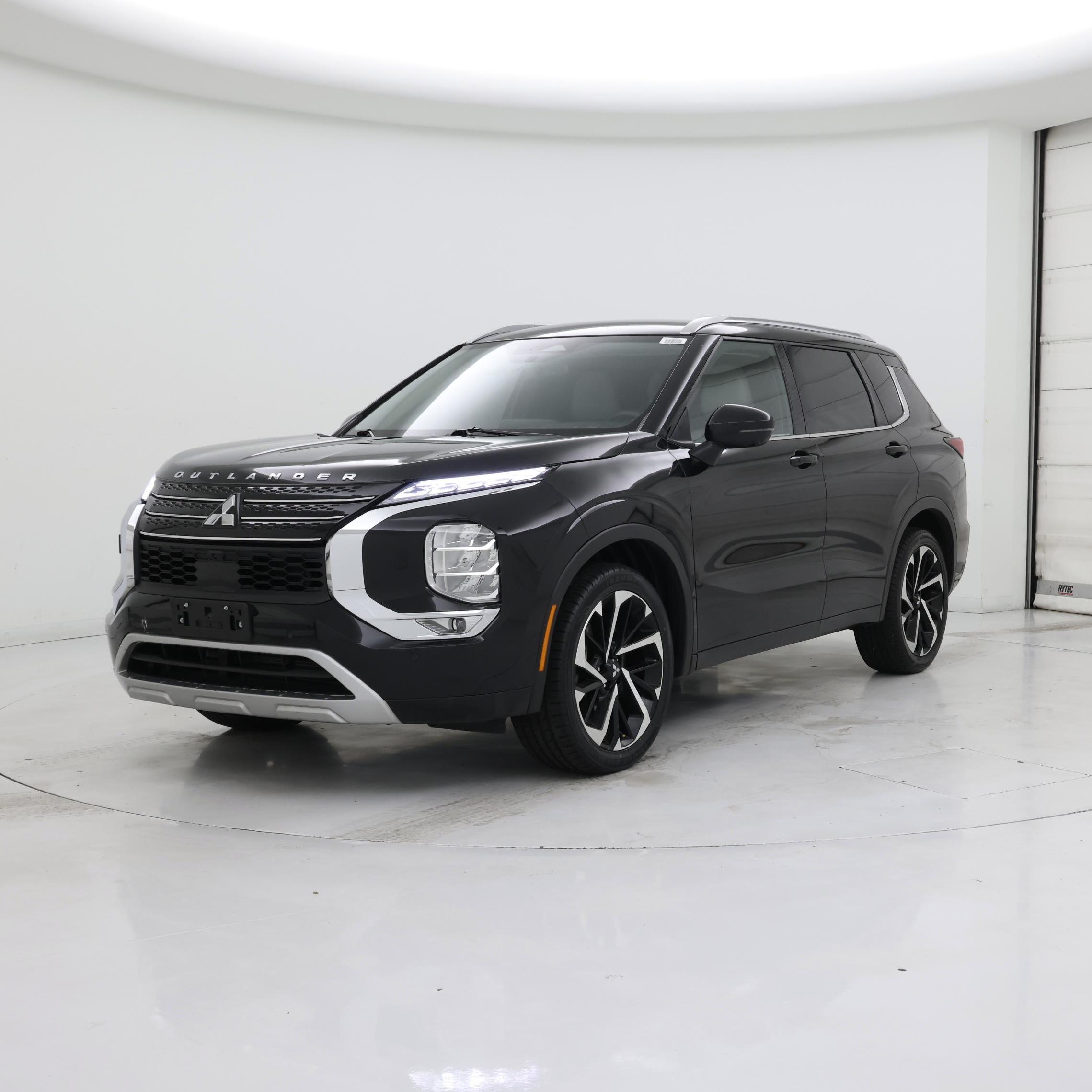 Thumbnail: 2023 Mitsubishi Outlander - 4