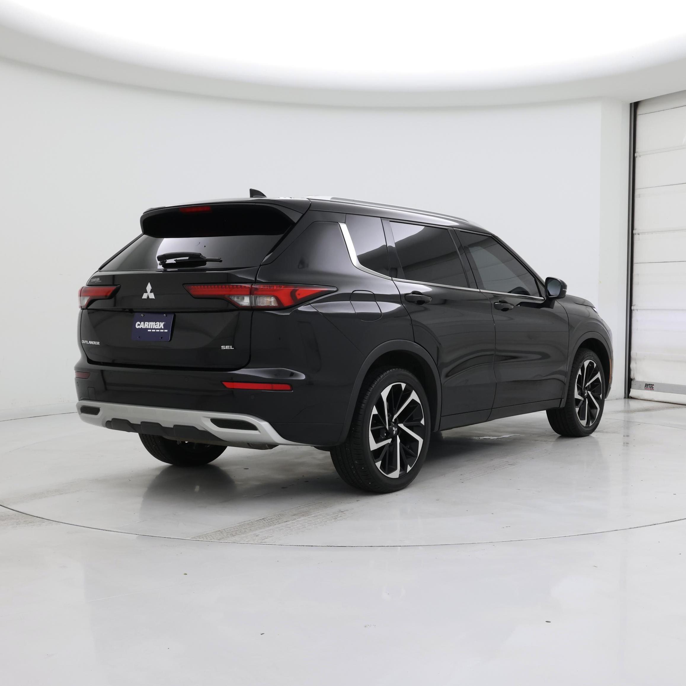 Thumbnail: 2023 Mitsubishi Outlander - 8