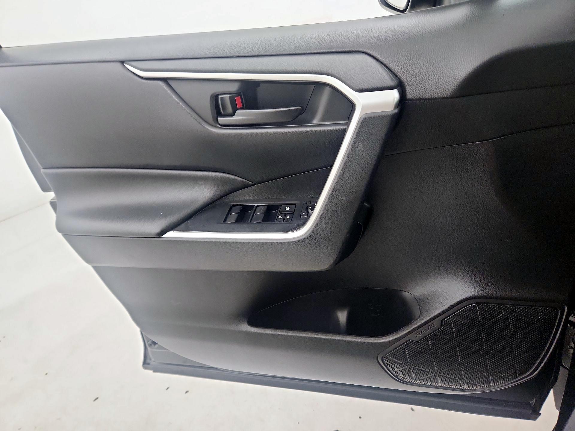 Thumbnail: 2021 Toyota RAV4 - 12