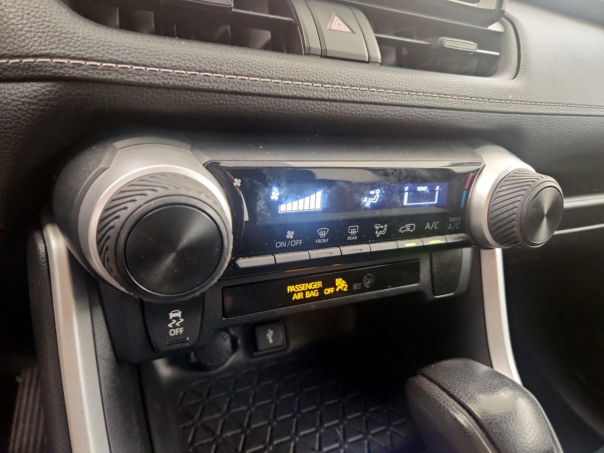 Thumbnail: 2021 Toyota RAV4 - 16